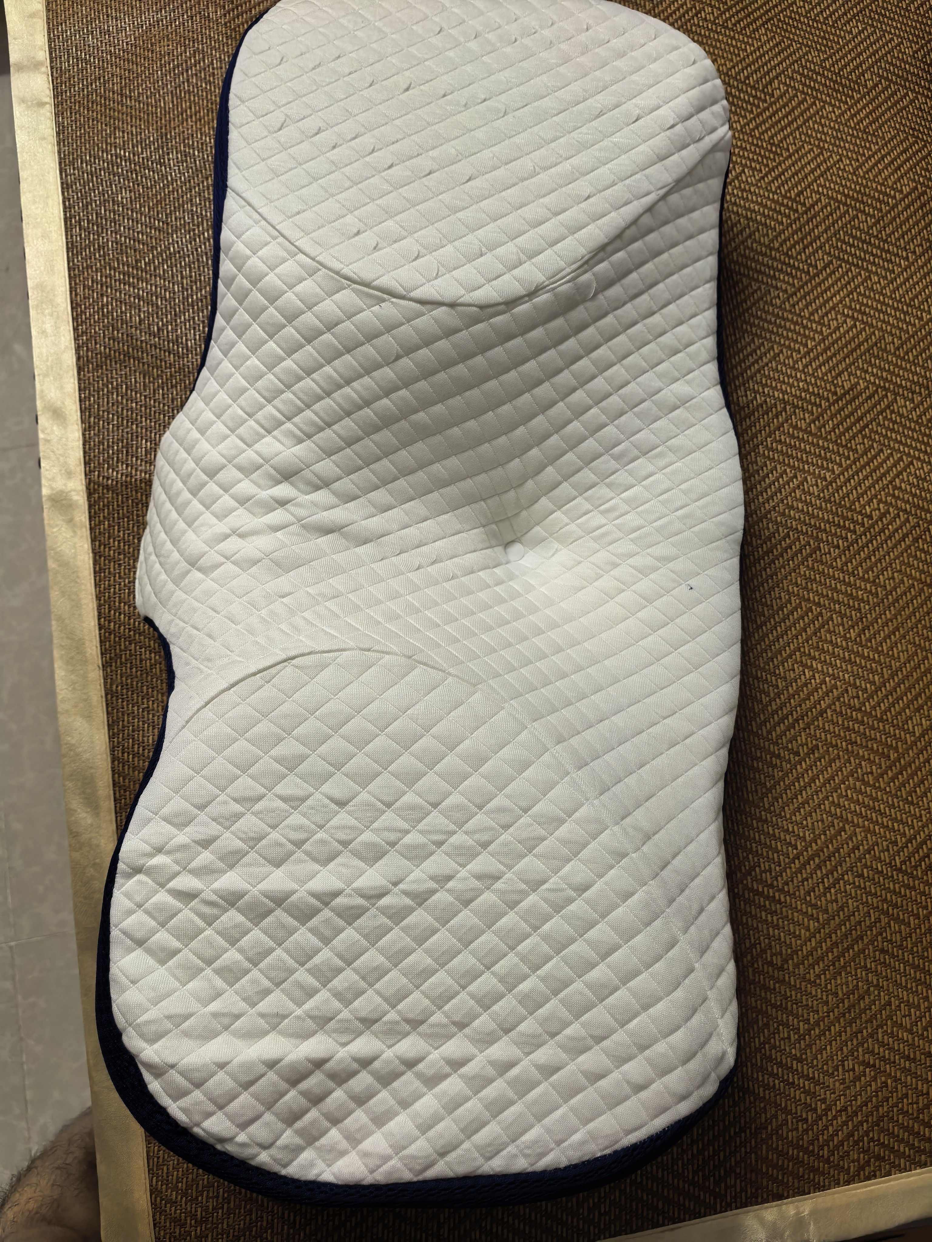 艾薇颈椎枕记忆棉枕头富贵包睡眠专用颈椎按摩器枕芯 一只装 豪华蓝 实拍图