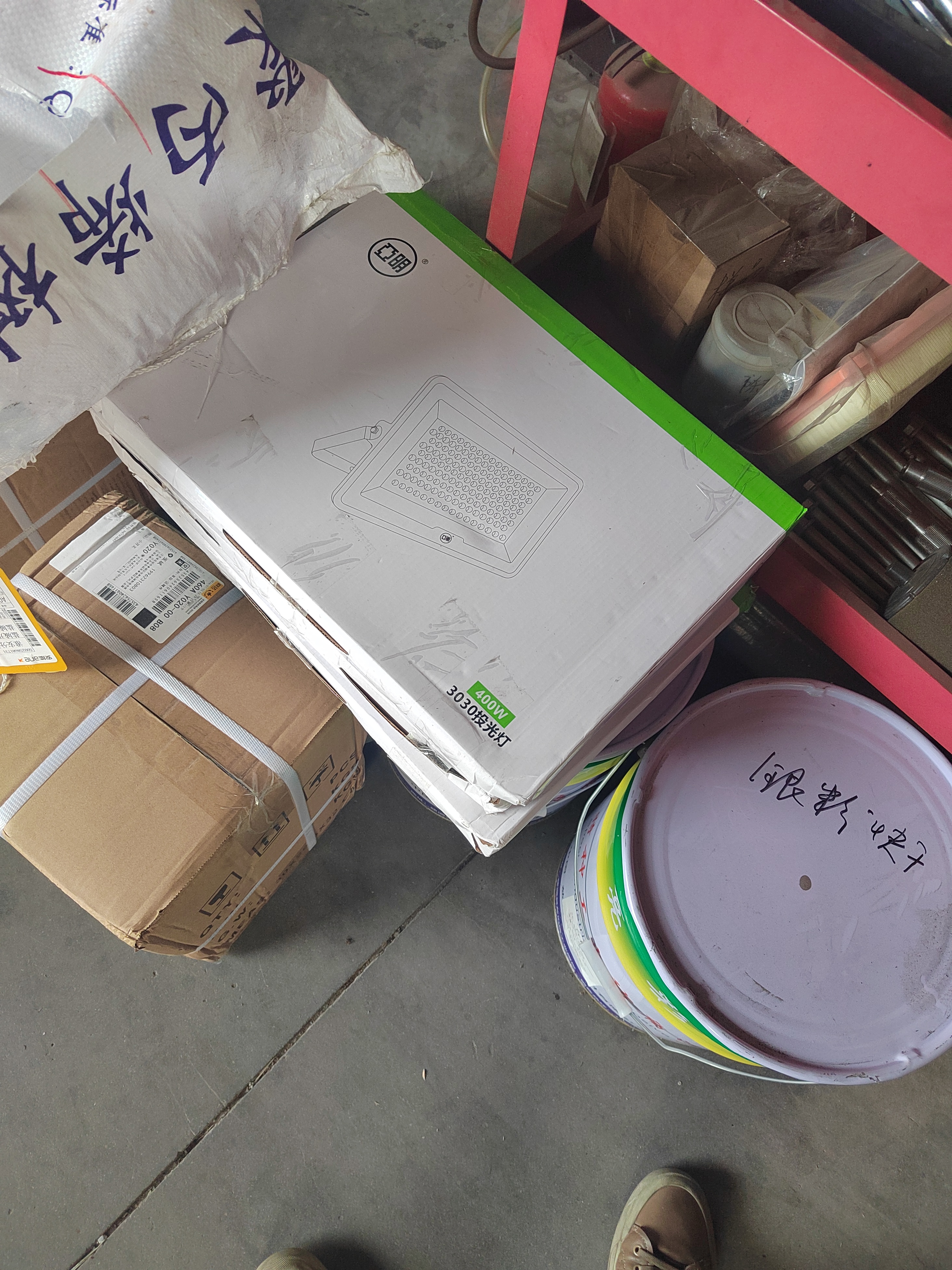 亚明 LED投光灯磨砂玻璃防眩目球场灯仓库户外照明车间射灯 IP65防水超亮400w 实拍图