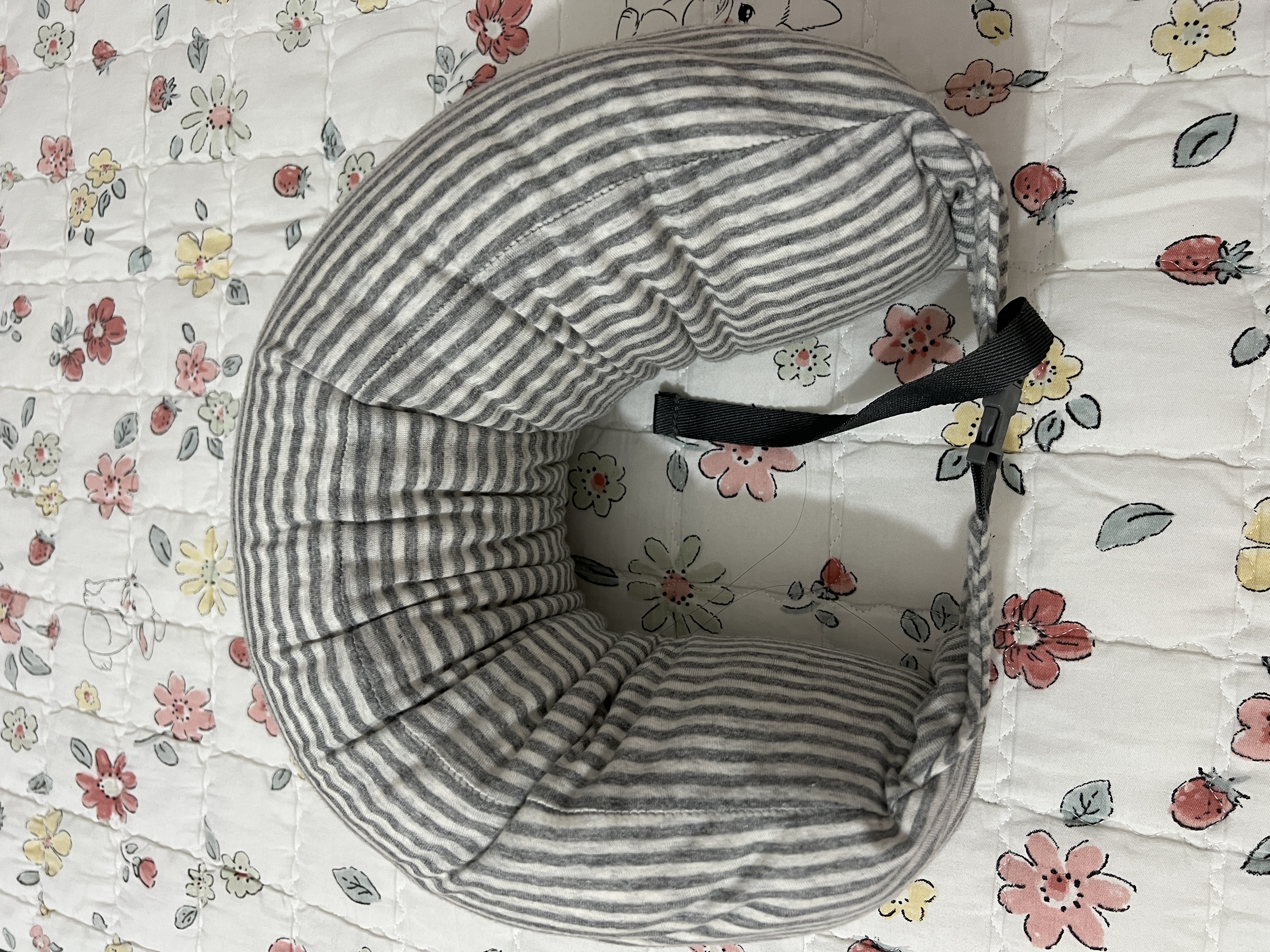名创优品（MINISO）面包粒子枕U型枕午睡枕旅行便携护颈枕办公室头枕生日礼物 浅灰色 实拍图