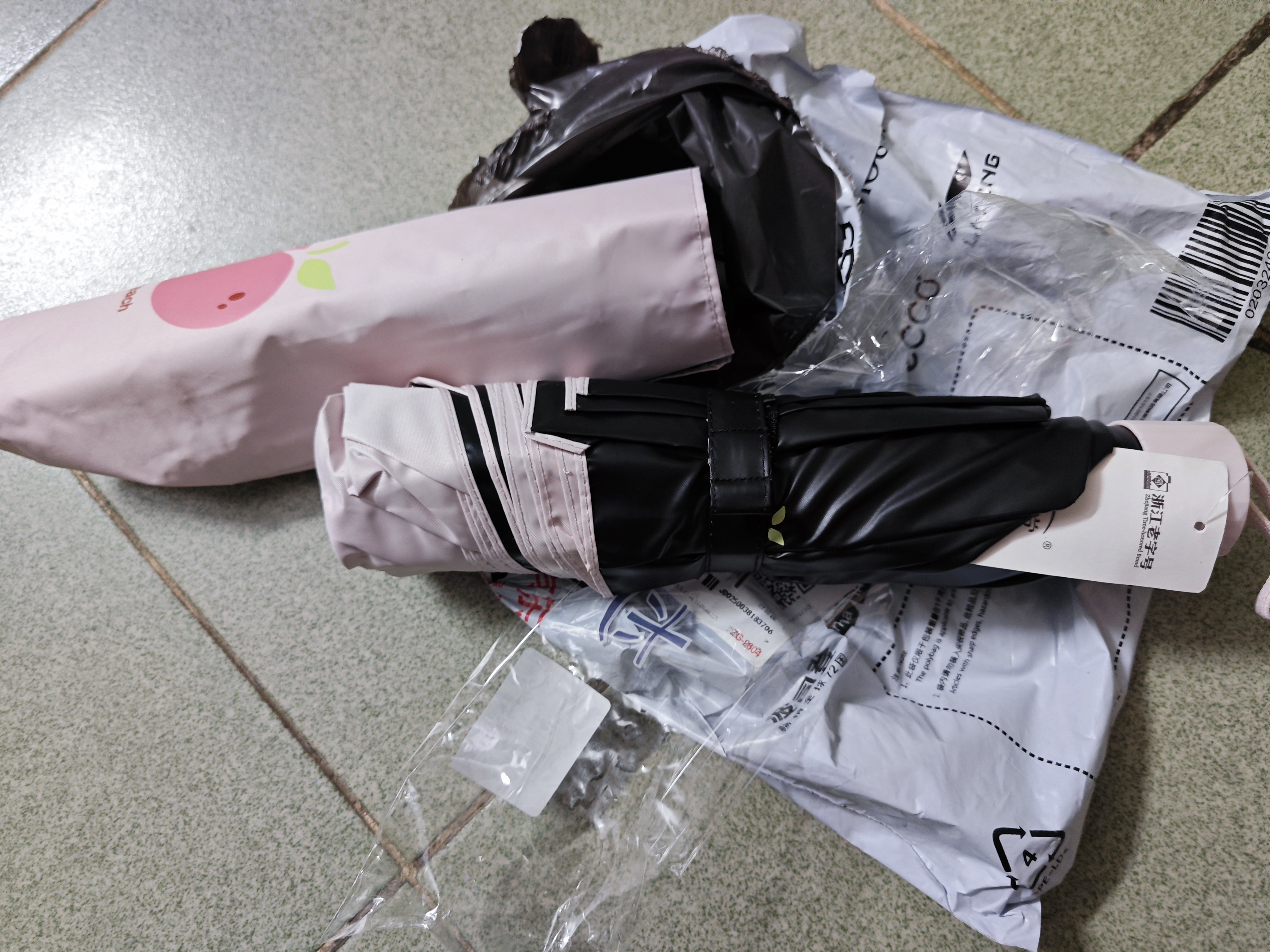 天堂伞 防紫外线阳伞三折 遮阳伞黑胶防晒伞蜜桃图案晴雨伞 若芙粉 实拍图