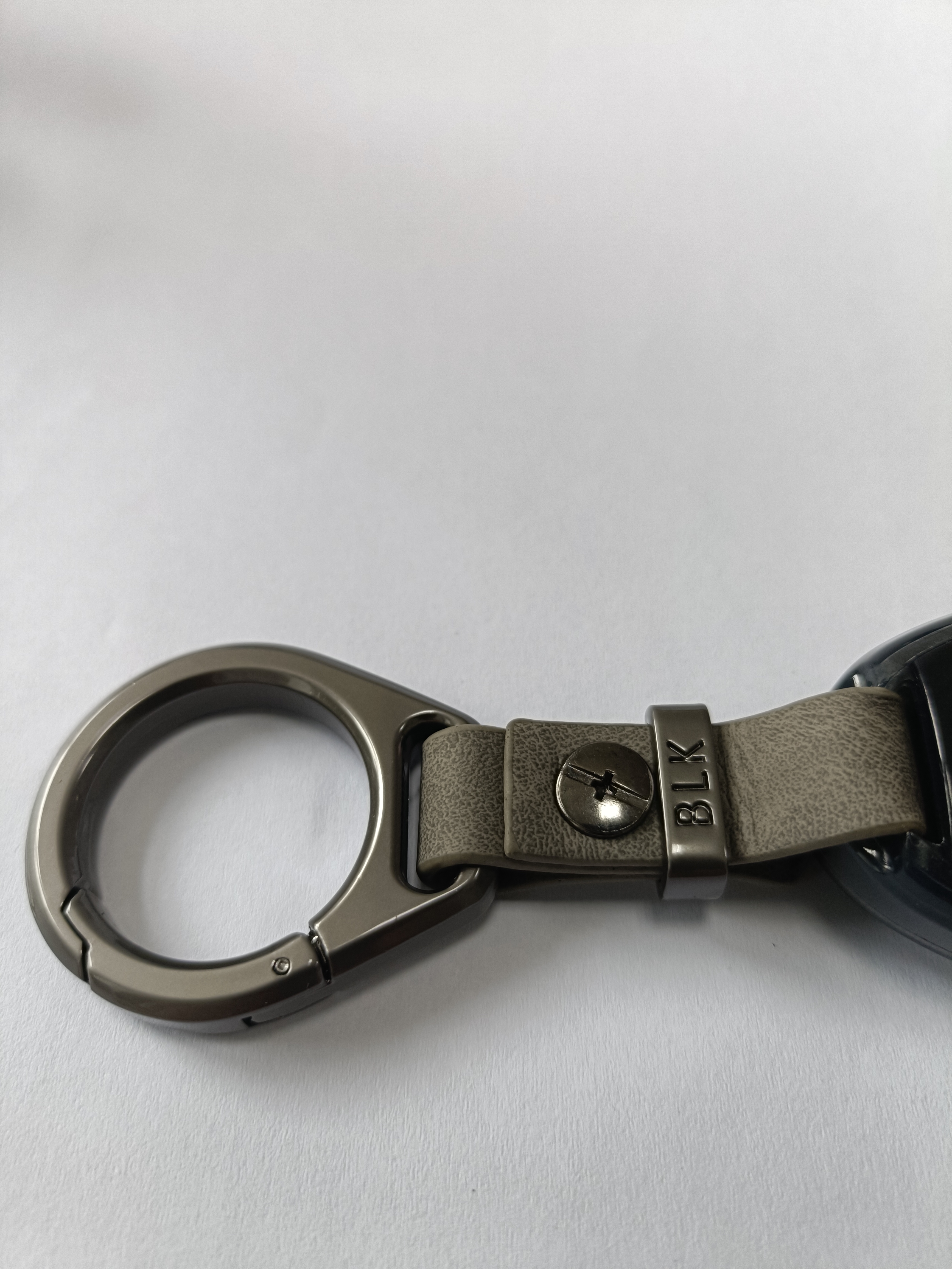 拓玛仕（TUOMASHI）新款汽车遥控钥匙扣男士高档结实耐用防丢挂件锁匙扣链腰挂圈环 指环扣-灰皮【黑色】 实拍图