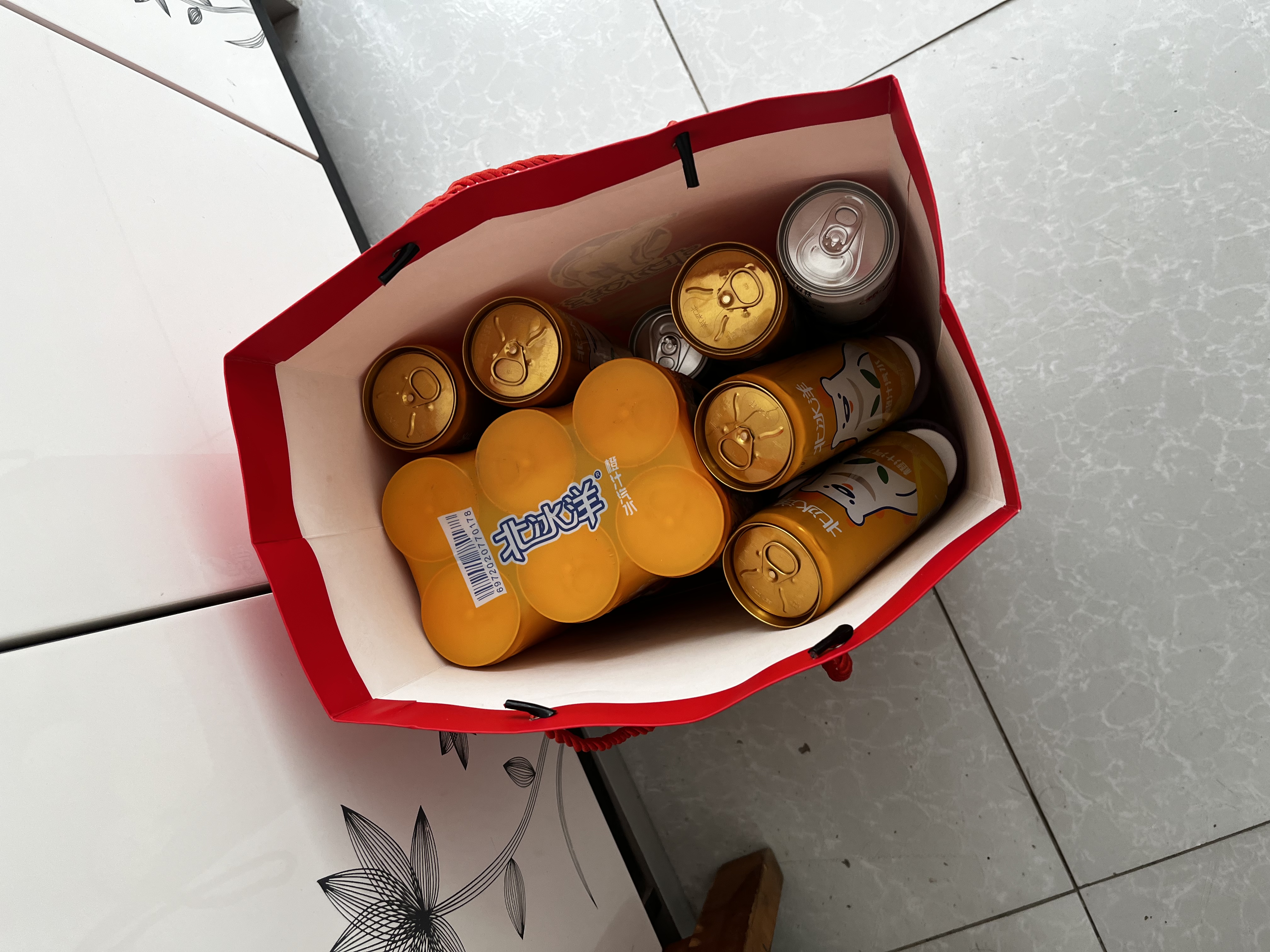 燕京啤酒 特制10度白听330ml*24听 新老包装交替发 现货热卖 实拍图