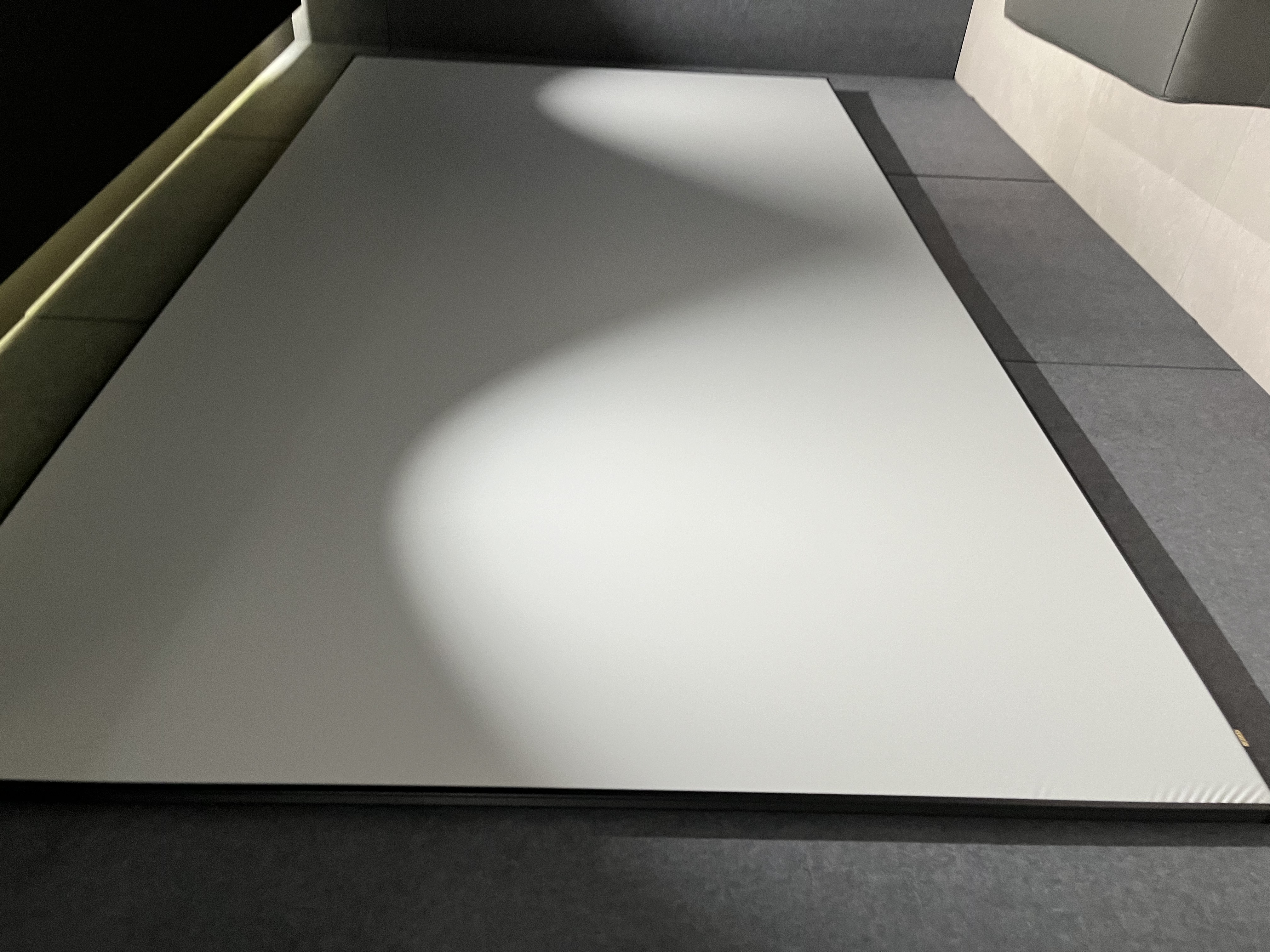 鲸米（JINGMI）投影幕布150英寸16:9超窄边画框幕布K1软白幕布投影仪家用幕布壁挂家用客厅卧室投影机屏幕 实拍图