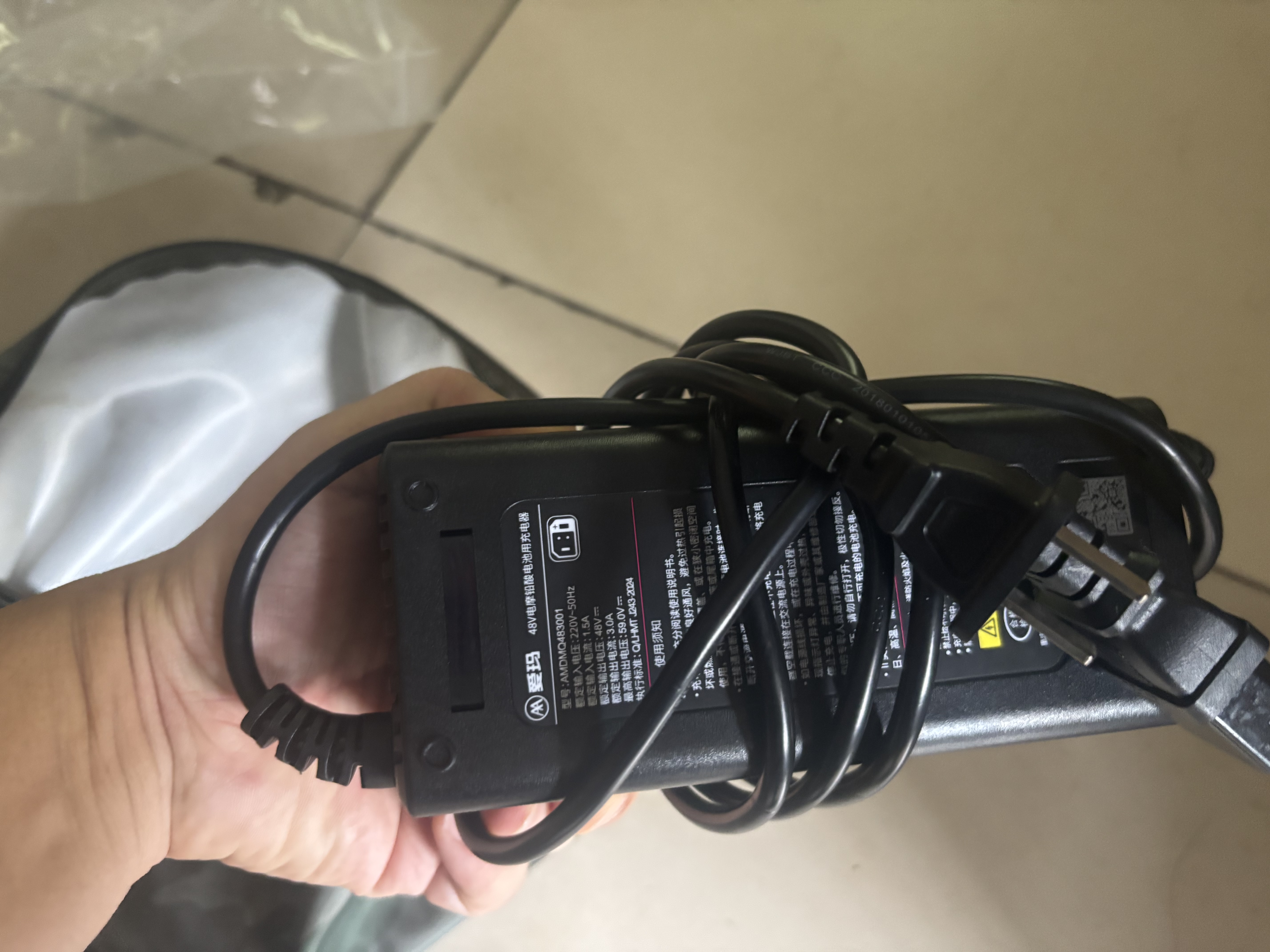 爱玛（AIMA）48V20Ah新国标接口铅酸充电器适用48V3A爱玛电动车电摩原装充电器【官方正品 拒绝翻新】 实拍图