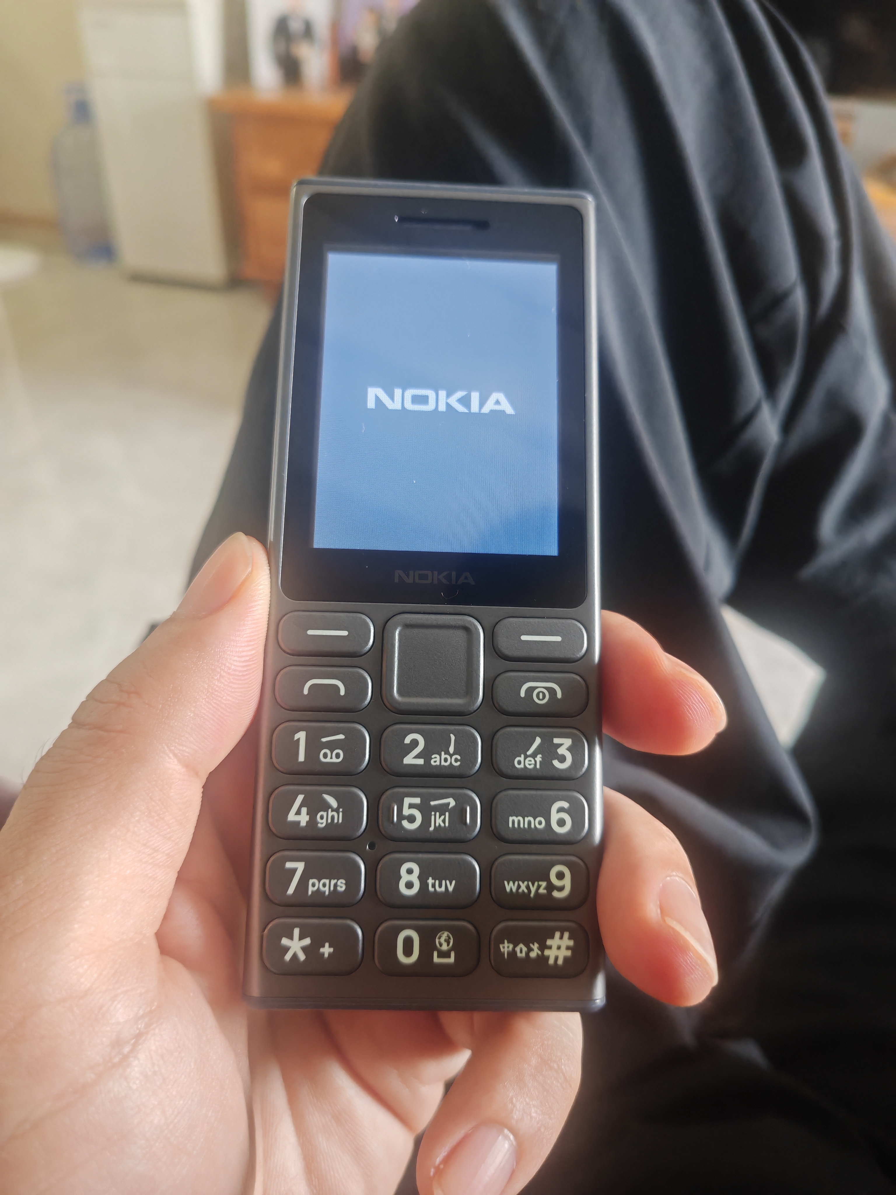 诺基亚（NOKIA）125 4G AI版全网通移动联通电信广电 2.4英寸 老人老年按键直板学生儿童备用手机 双卡双待 钛灰色 实拍图