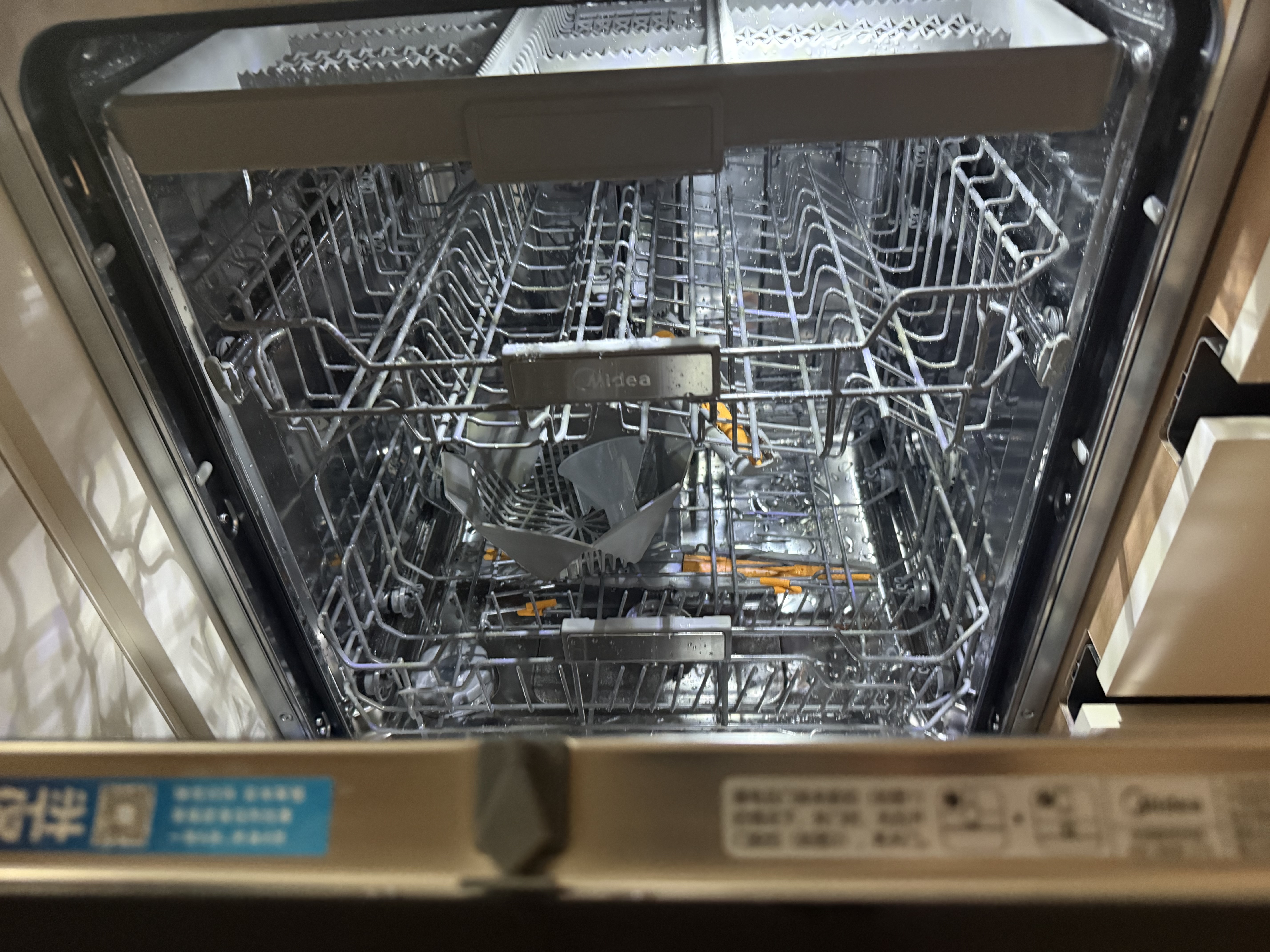 美的（Midea）【小西梅X7黑】新一级水效 洗碗机嵌入式150升以上 万向喷臂 105℃热风烘干 晶焰速干 实拍图