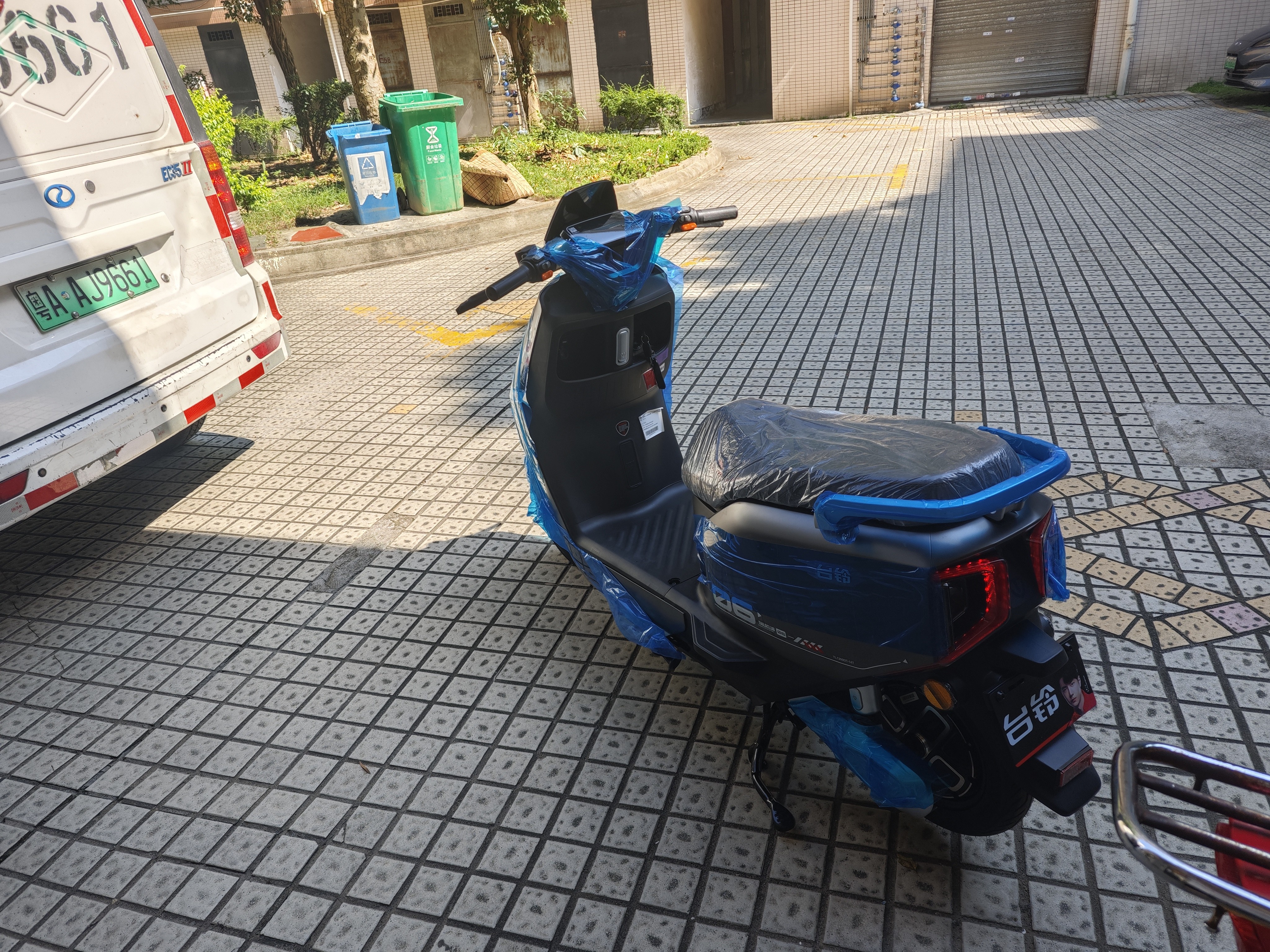 台铃电动摩托车长续航成人外卖电瓶车轻便轻骑代步踏板元帅 星辰灰-7221石墨烯-1200W超强电机 实拍图