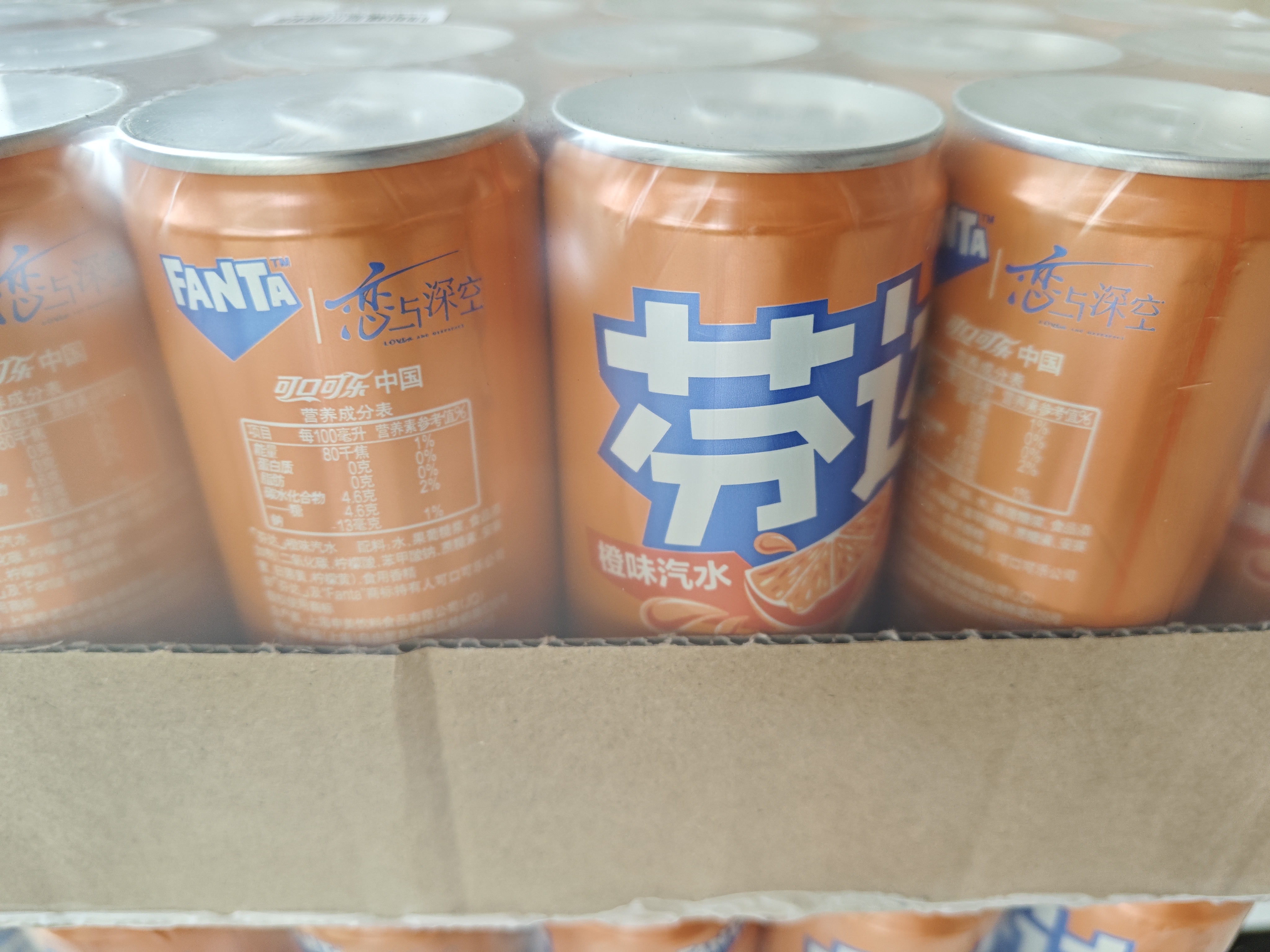 可口可乐（Coca-Cola）芬达Fanta 橙味汽水摩登罐碳酸饮料330ml*24罐 包装随机发 实拍图