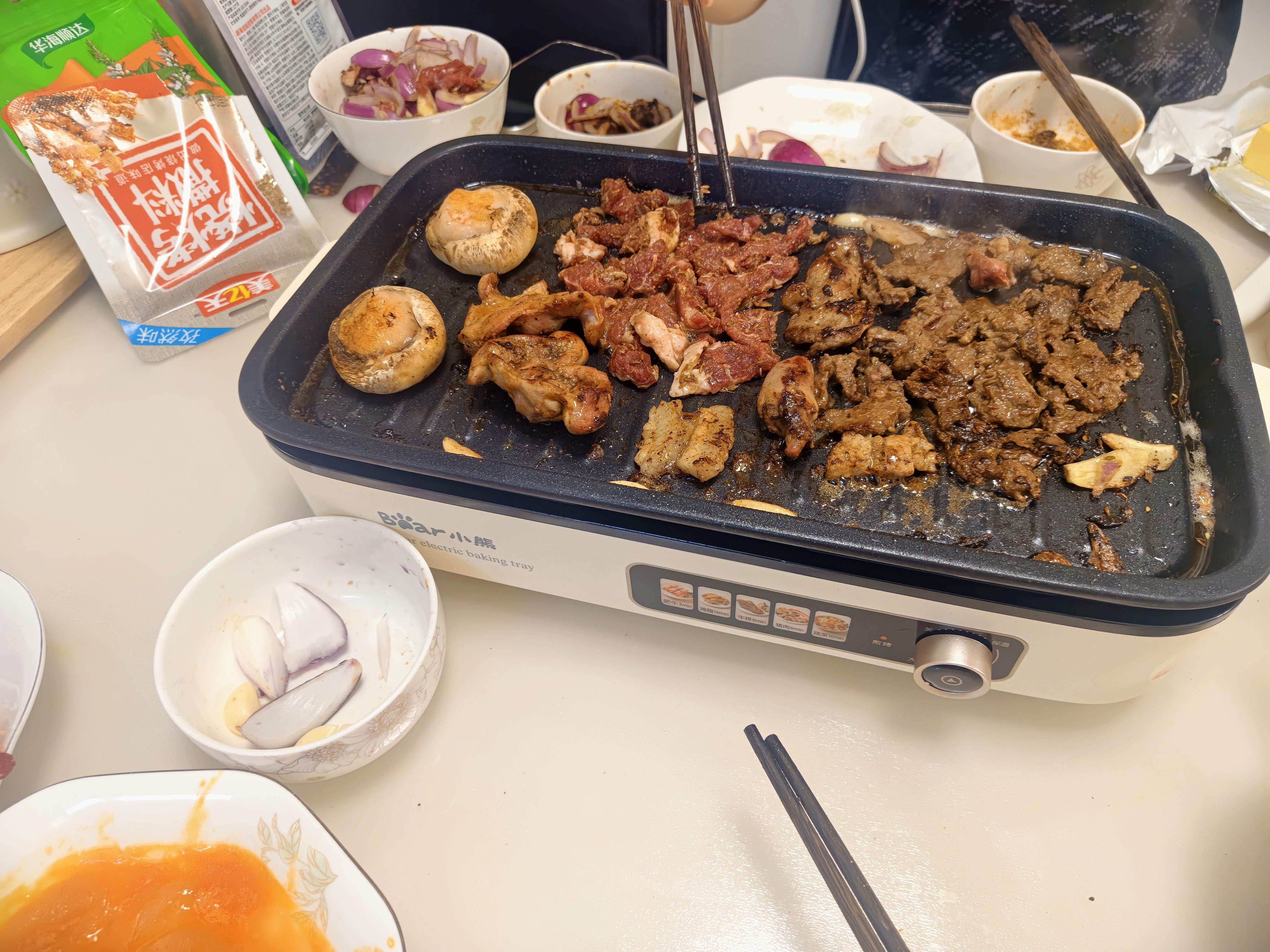 小熊（Bear）烤肉电烤盘 烤肉锅家用 一体多功能锅不沾可拆电烧烤炉 DKL-Y15C1 实拍图