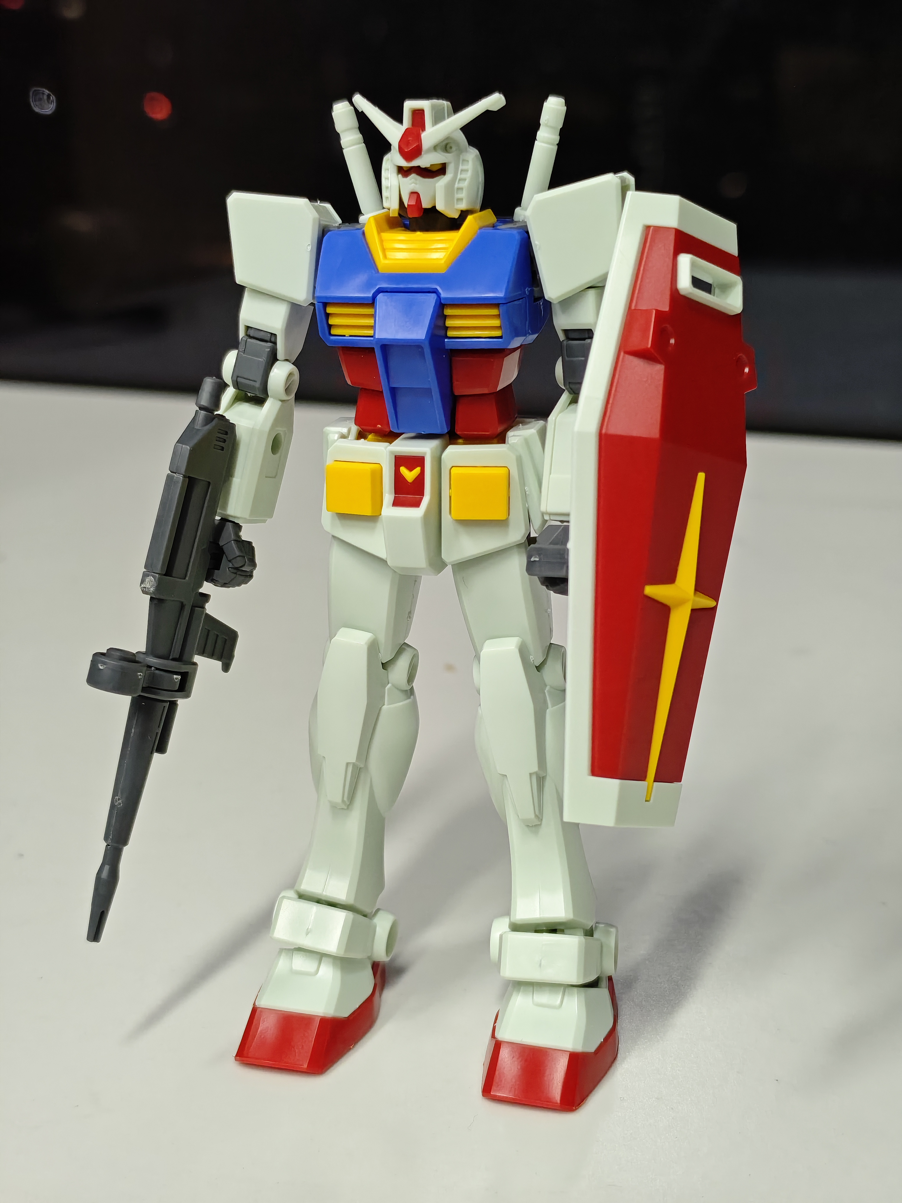 万代（BANDAI）EG 1/144 RX-78-2 高达 实拍图