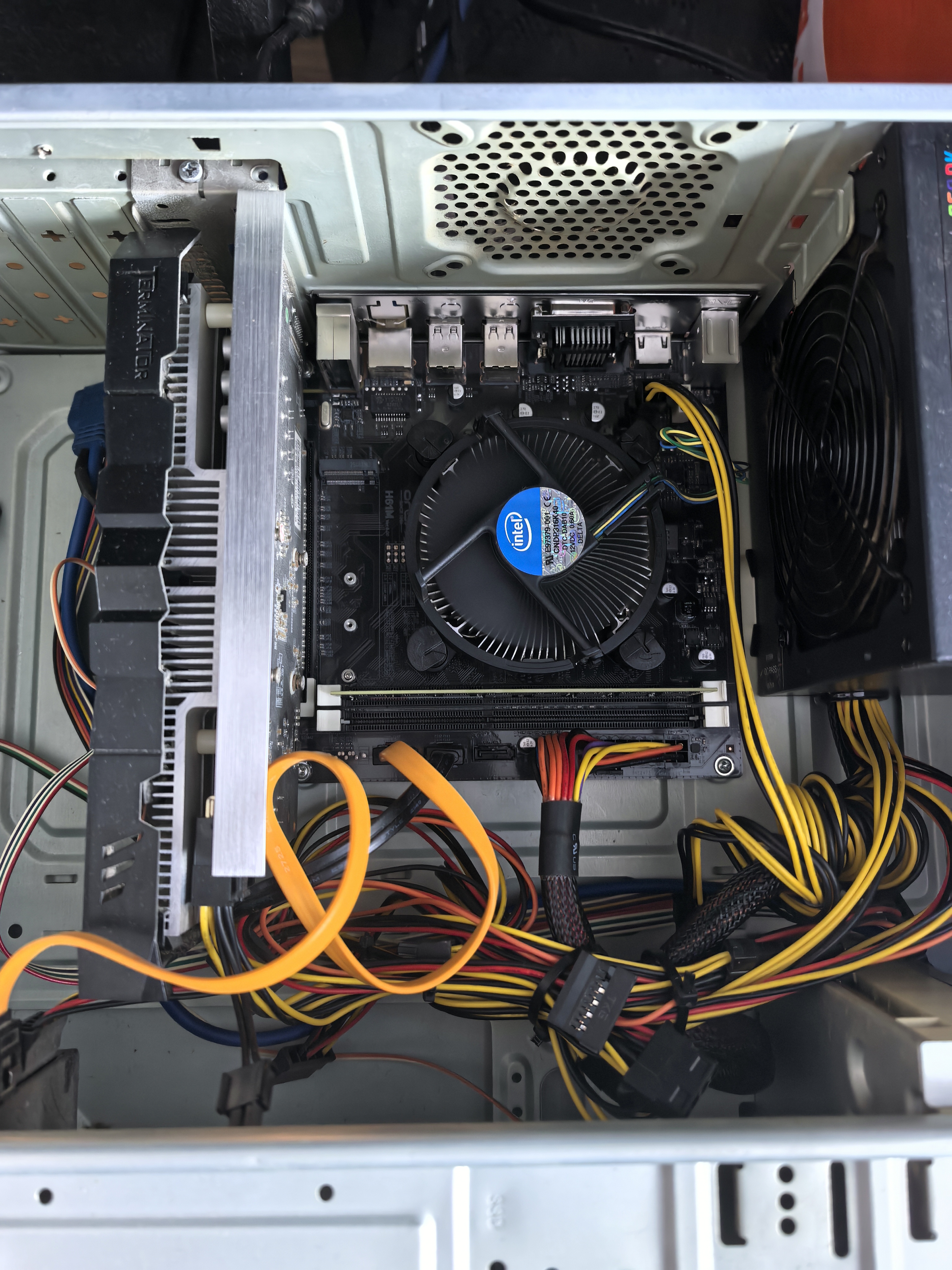 昂达（ONDA）H61M（Intel H61/LGA1155） 办公优选 主板 实拍图
