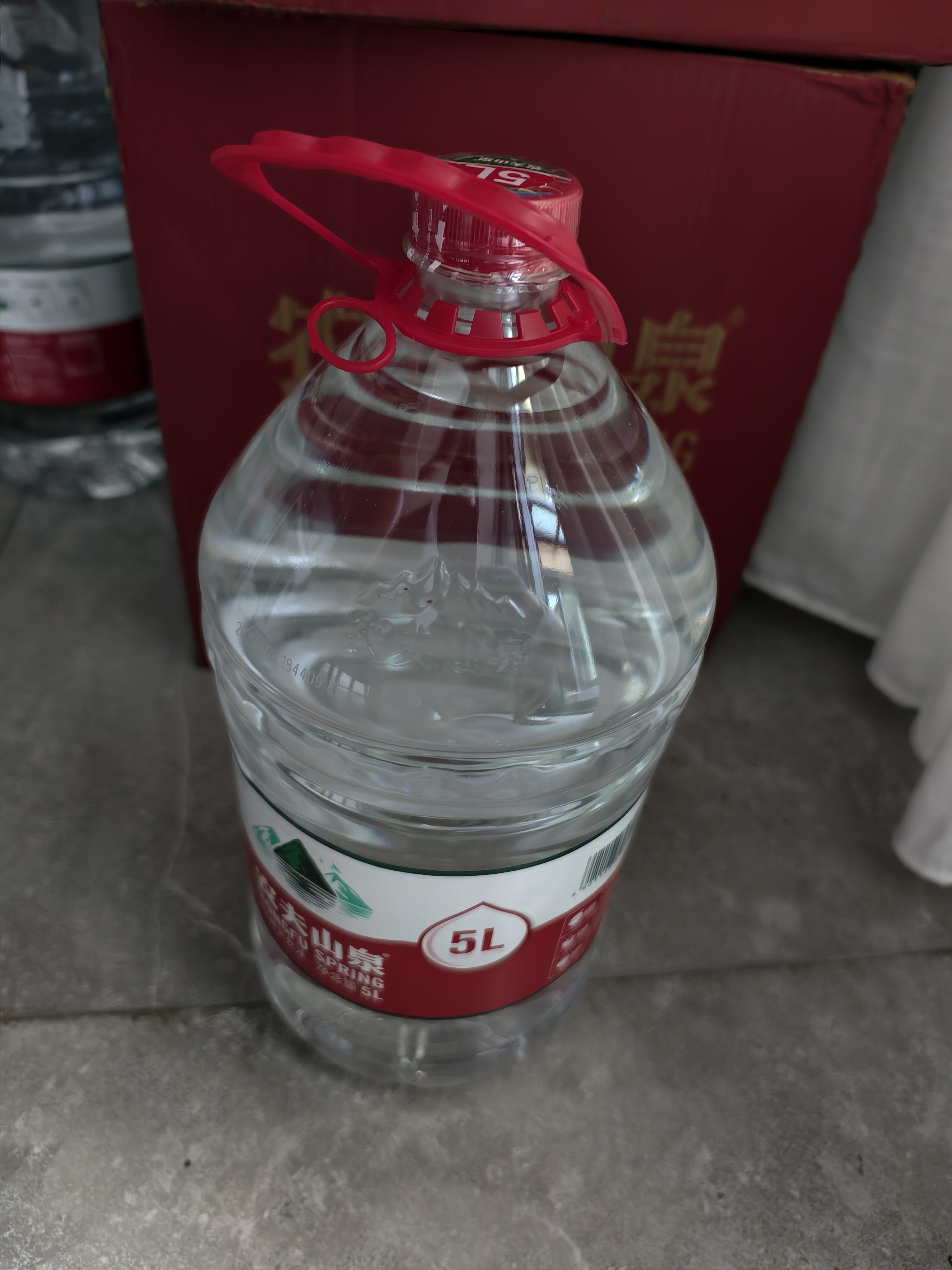 农夫山泉 饮用水 饮用天然水5L*4桶 整箱装 桶装水随机包装 实拍图