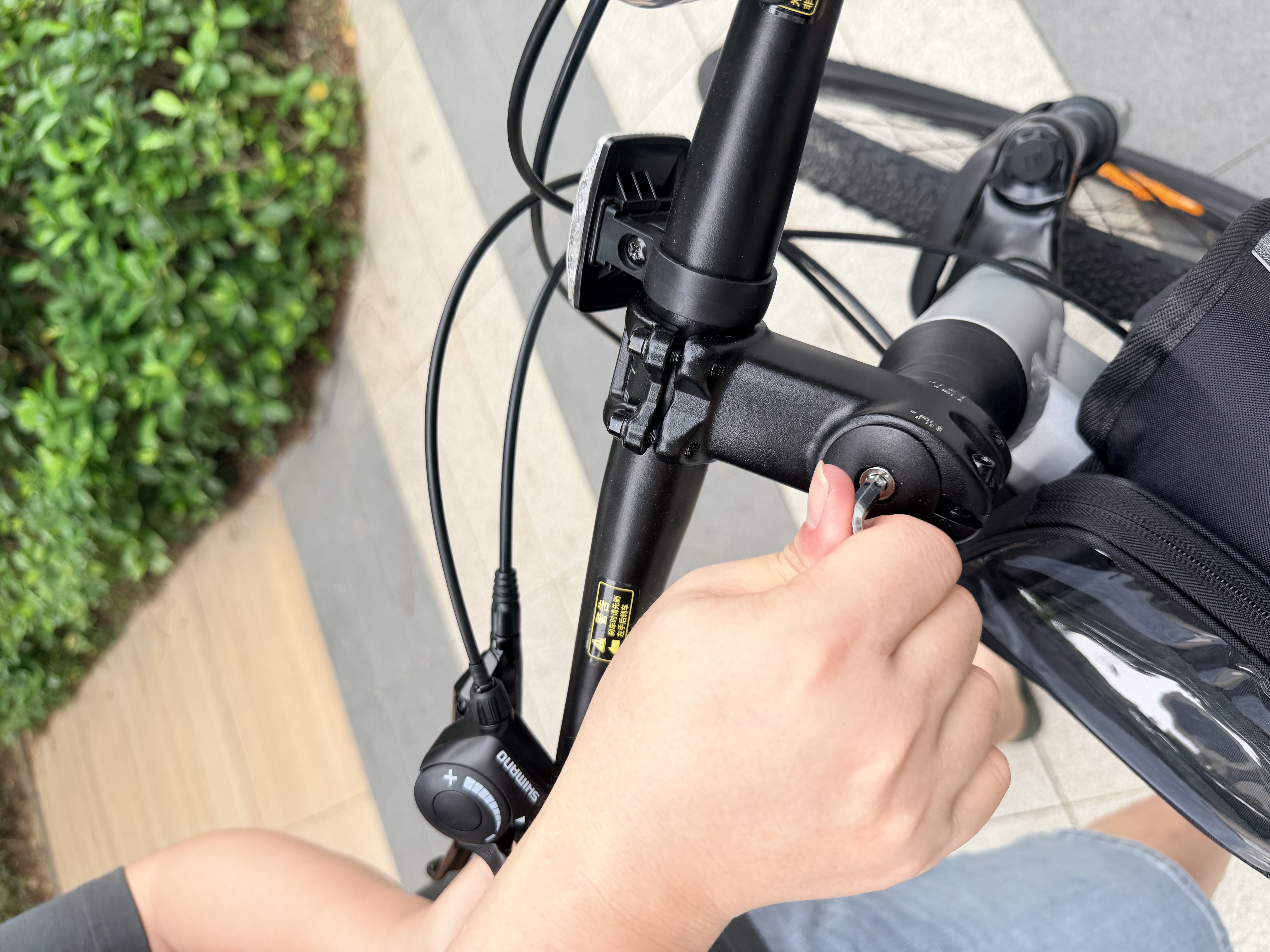 京东京造 XC350山地自行车铝合金禧玛诺21速油压碟刹成年人学生15寸时空银 实拍图