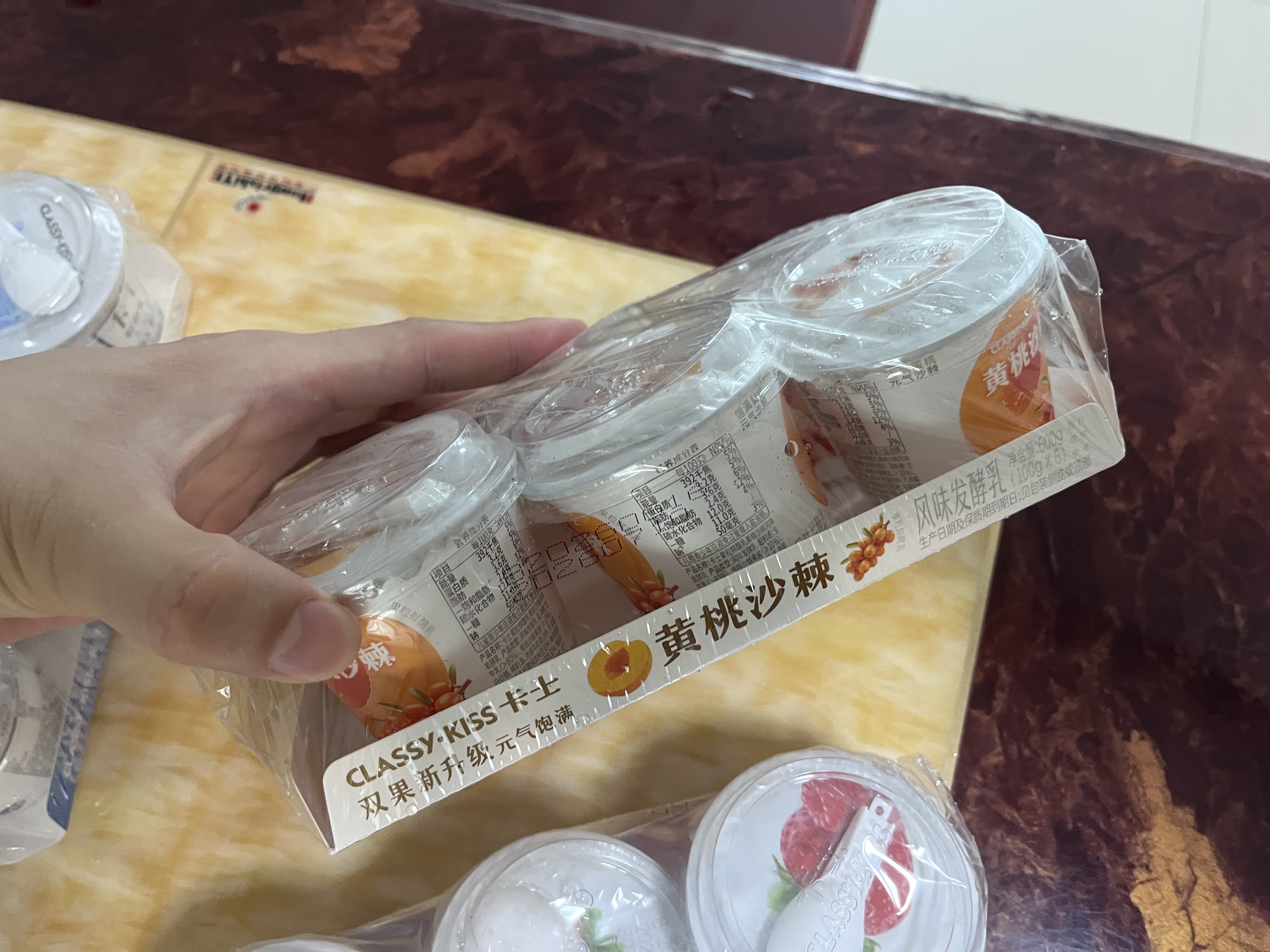 卡士（CLASSY.KISS）【全程冷链】草莓树莓果粒鲜酪乳100g*6杯 低温酸奶 风味发酵乳 实拍图