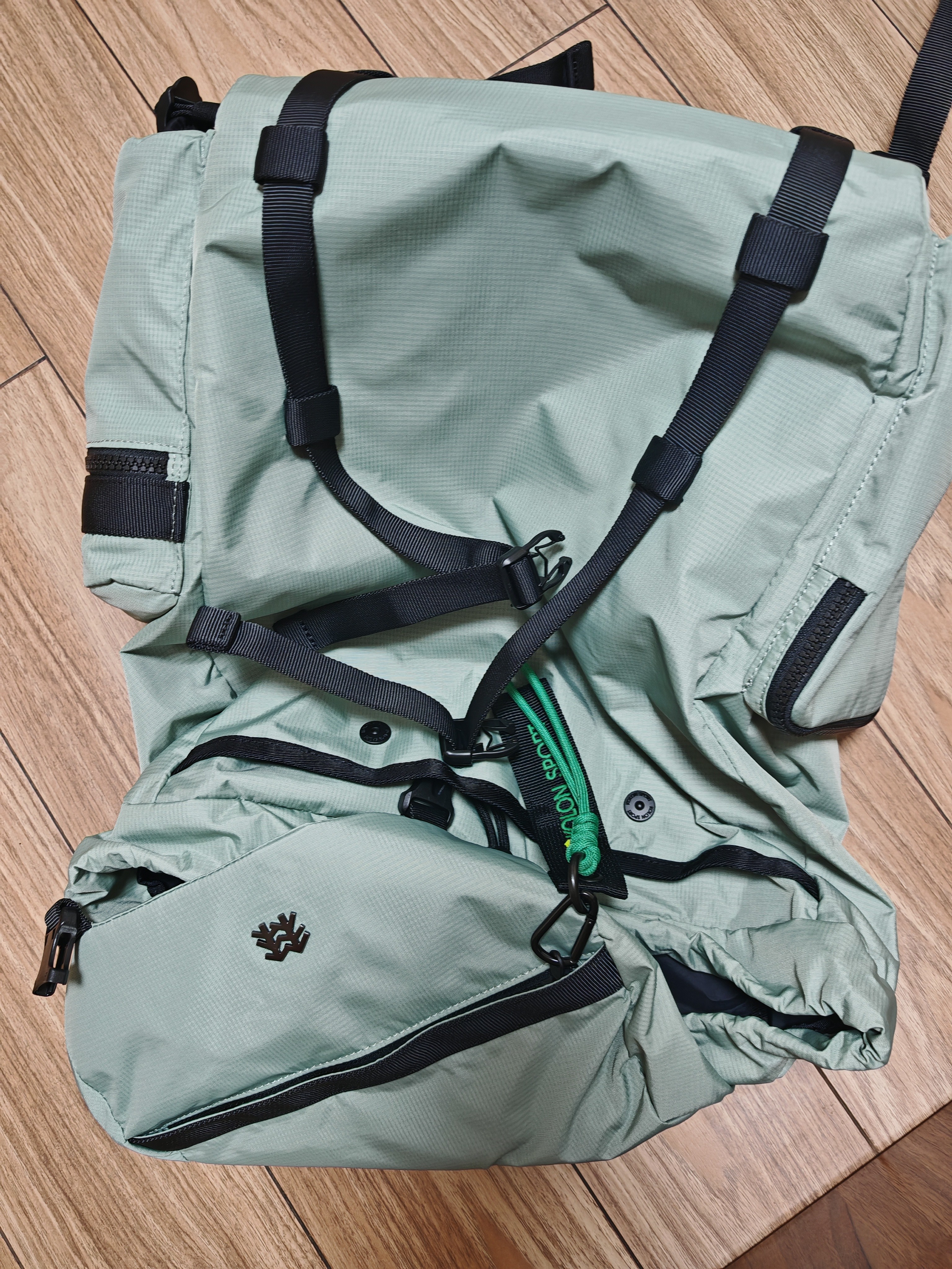 KOLON SPORT可隆轻户外双肩背包 徒步露营通勤防泼水耐磨18L ECHO 1984 实拍图
