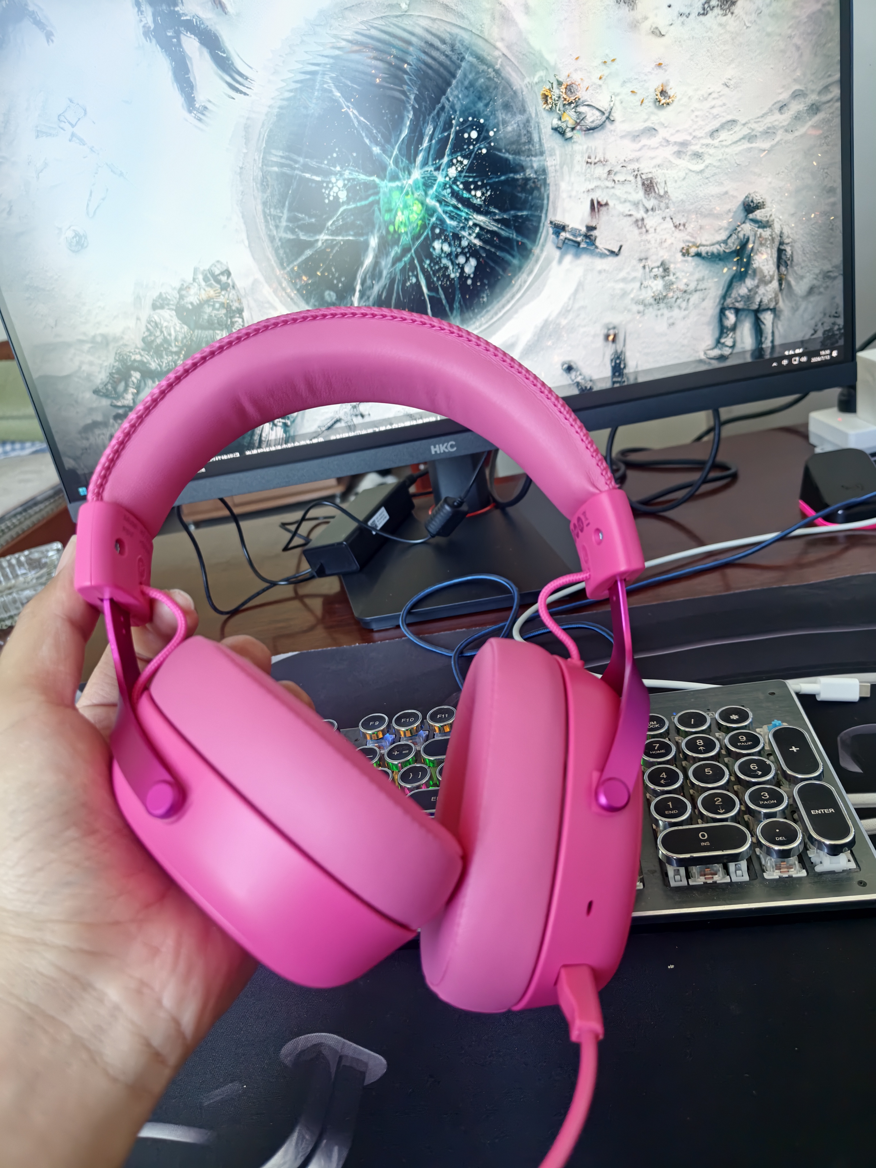 iKF V11 Pro2.0四模游戏耳机头戴式无线电竞7.1声道蓝牙屏显2.4G接收器FPS专用三角洲听声辨位 浆果色 实拍图
