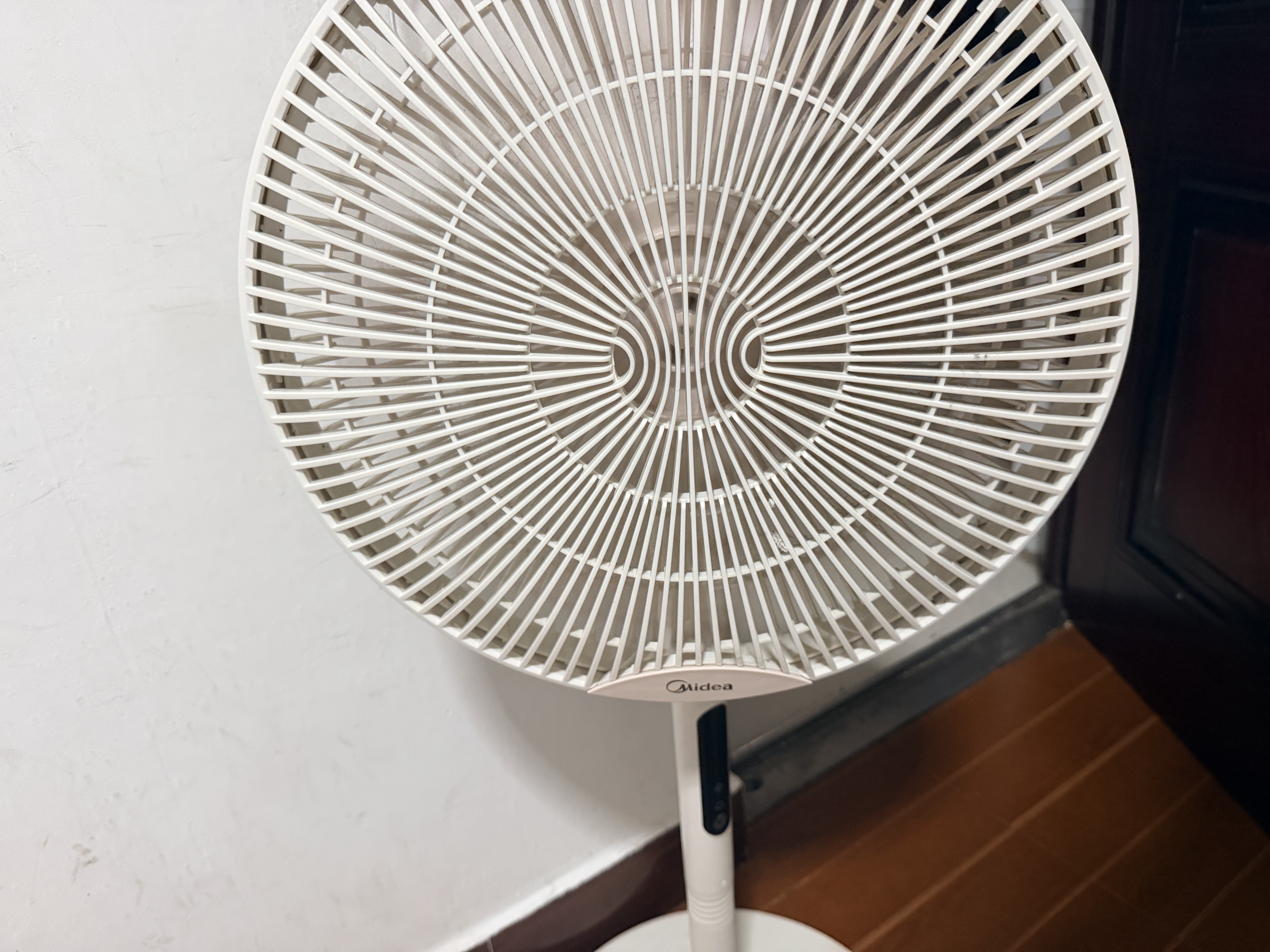 美的（Midea）【幸运草安睡2.0MAX】闪电拆装直流变频家用电风扇语音遥控大风量落地扇一级能效卧室静音新款电扇 实拍图