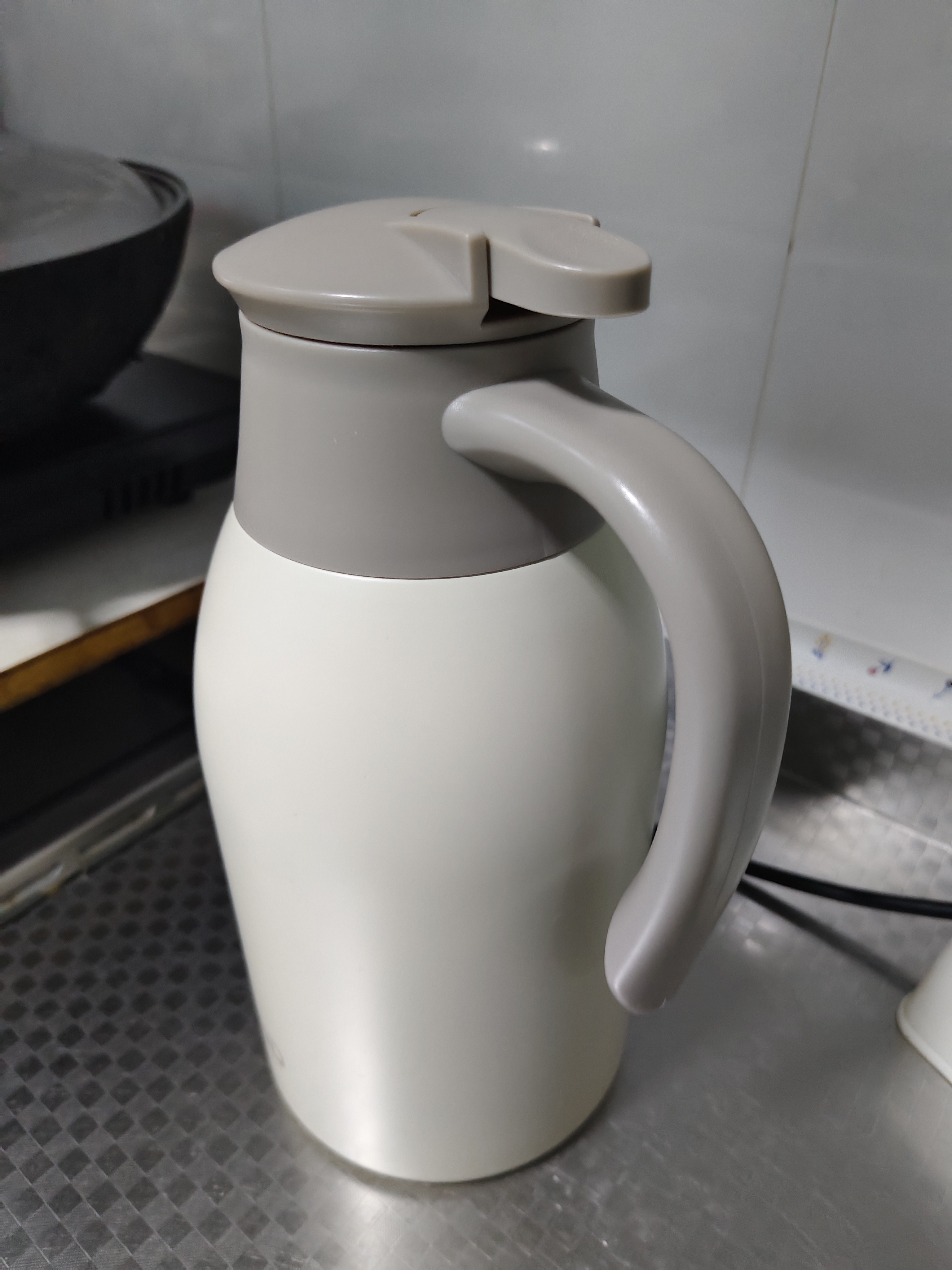 爱仕达保温壶大容量家用暖水壶保温瓶304不锈钢2L热水壶RWS20P4WG-OW 实拍图