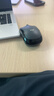 罗技（Logitech）M220 轻音鼠标 无线鼠标 办公鼠标 对称鼠标 带无线微型接收器 灰黑色 实拍图