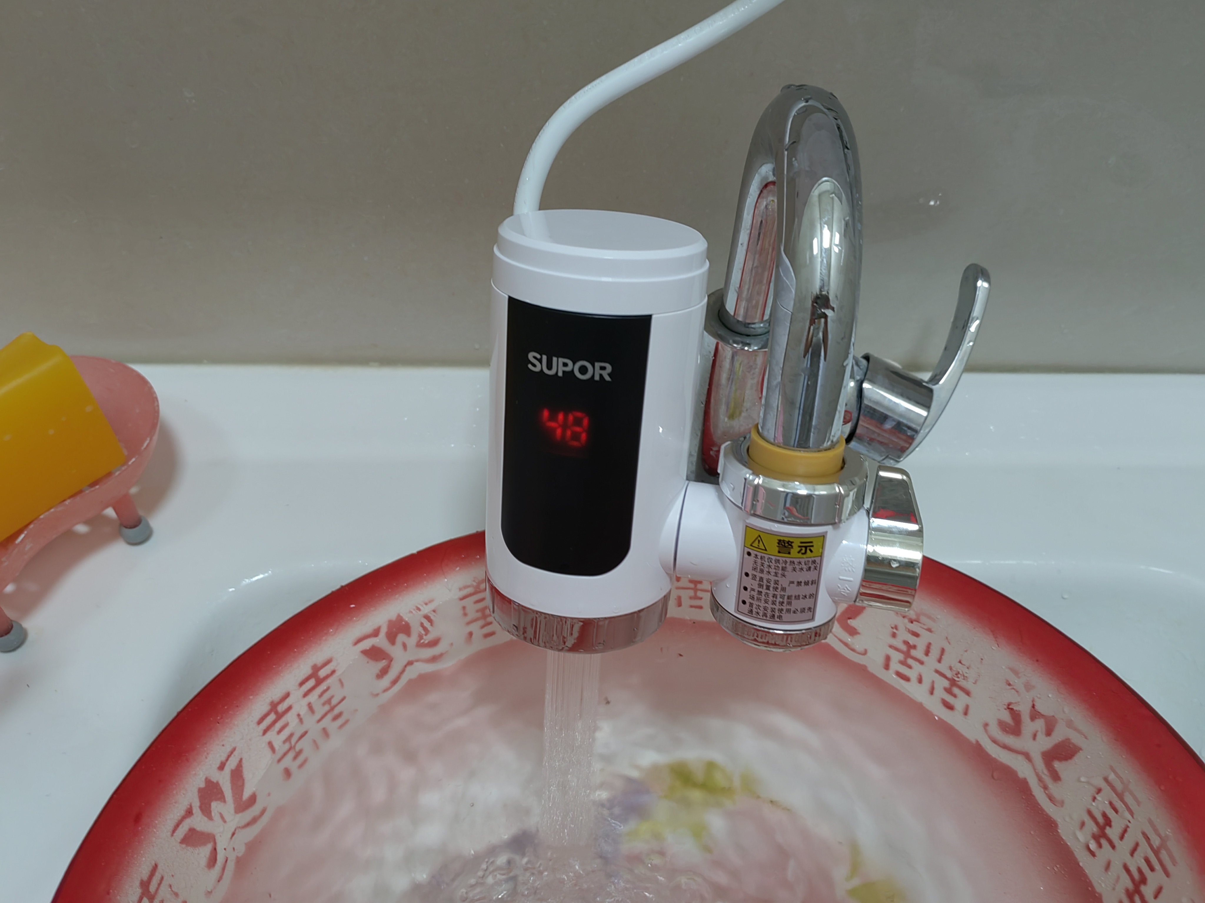 苏泊尔(SUPOR)电热水龙头免安装速热家用即热式加热接驳式厨宝小型热水器冷热两用家用热得快过水热 白色 实拍图