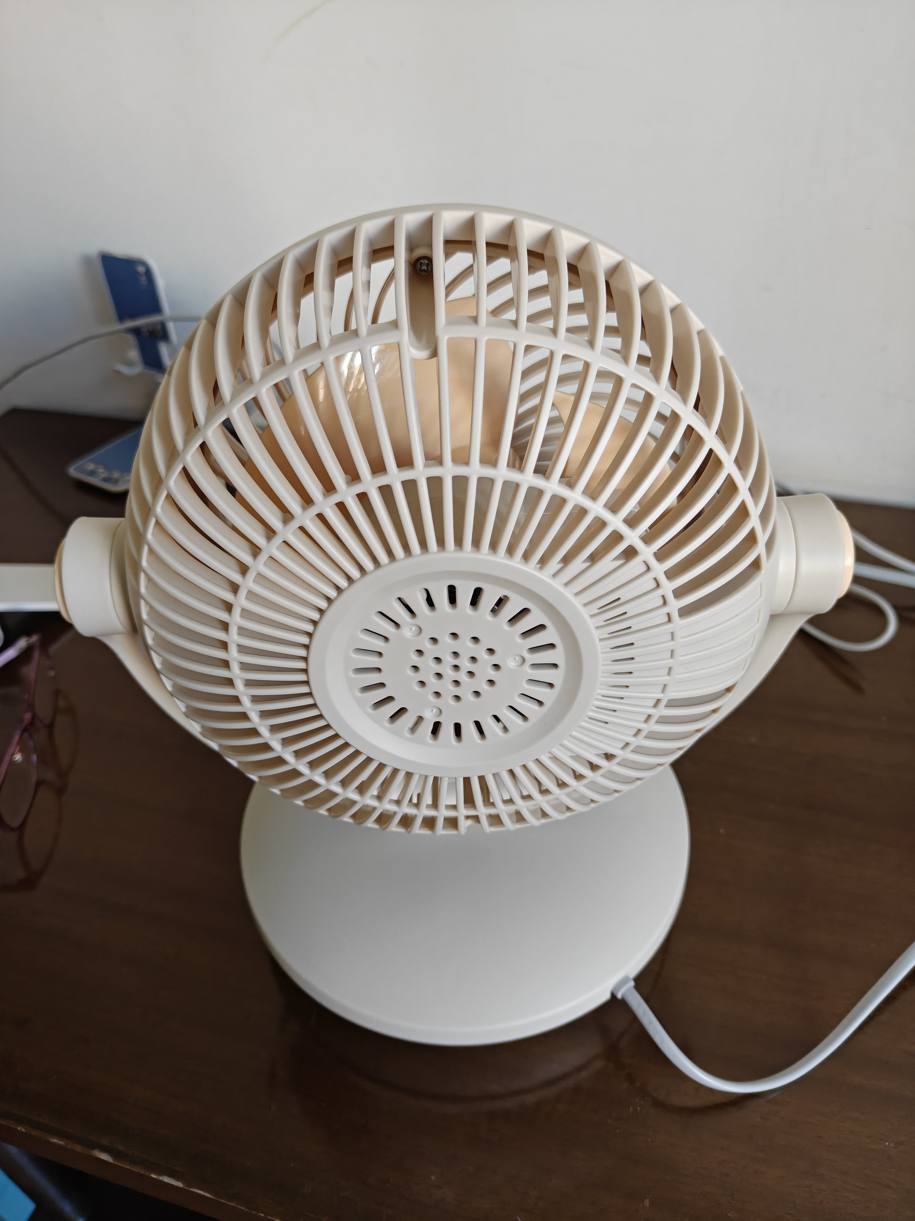 美的（Midea）【小型风扇】轻音台式桌面空气循环扇家用柔风电风扇宿舍办公迷你台扇落地扇空调伴侣 GAF18AD 实拍图