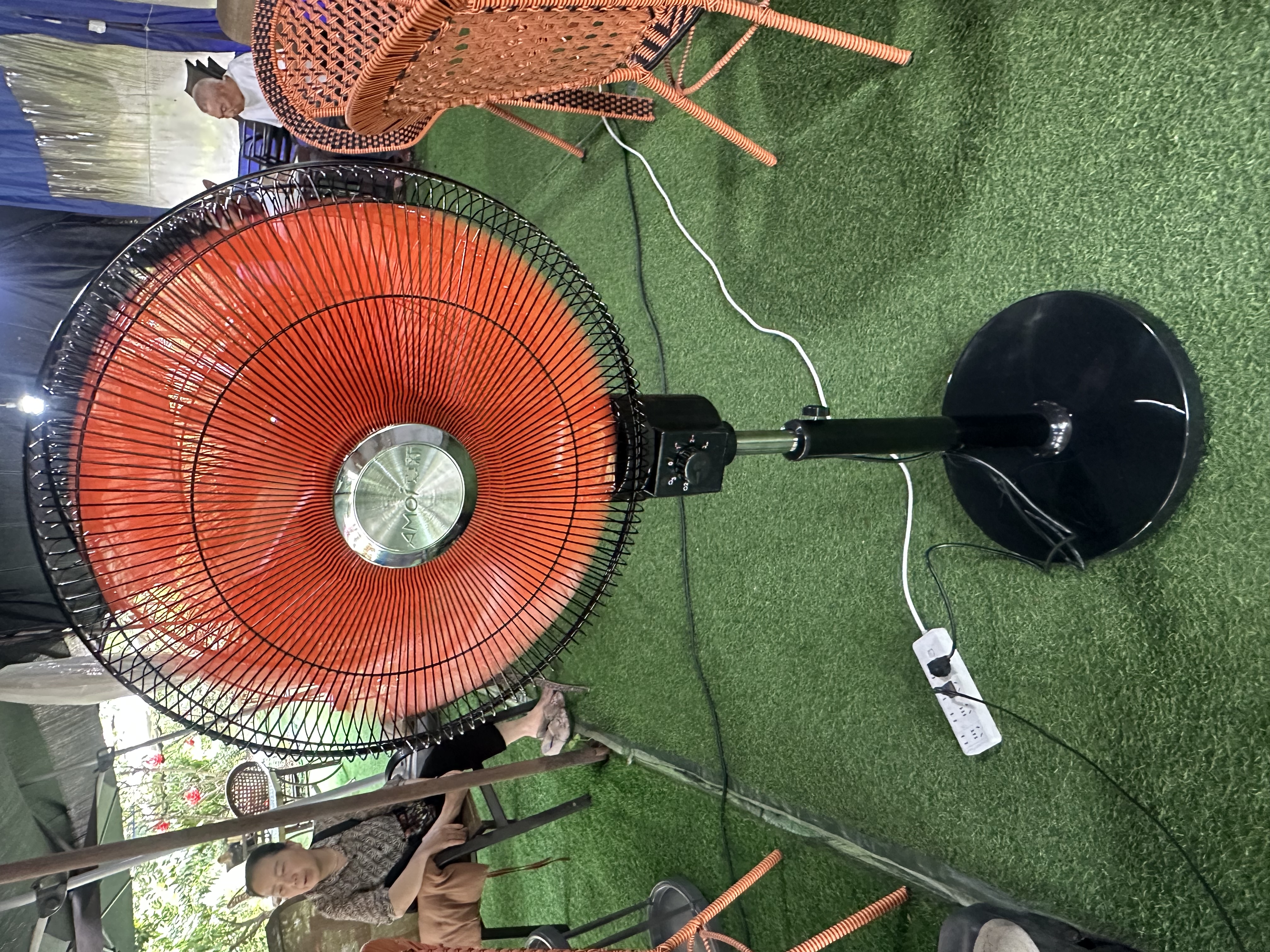 夏新（Amoi）双头电风扇360度摇头旋转商用落地扇工业大风扇饭店大排档用大风力18寸双面出风两面风扇 18寸橙色/机械款/双面同开-赠10米排插 实拍图