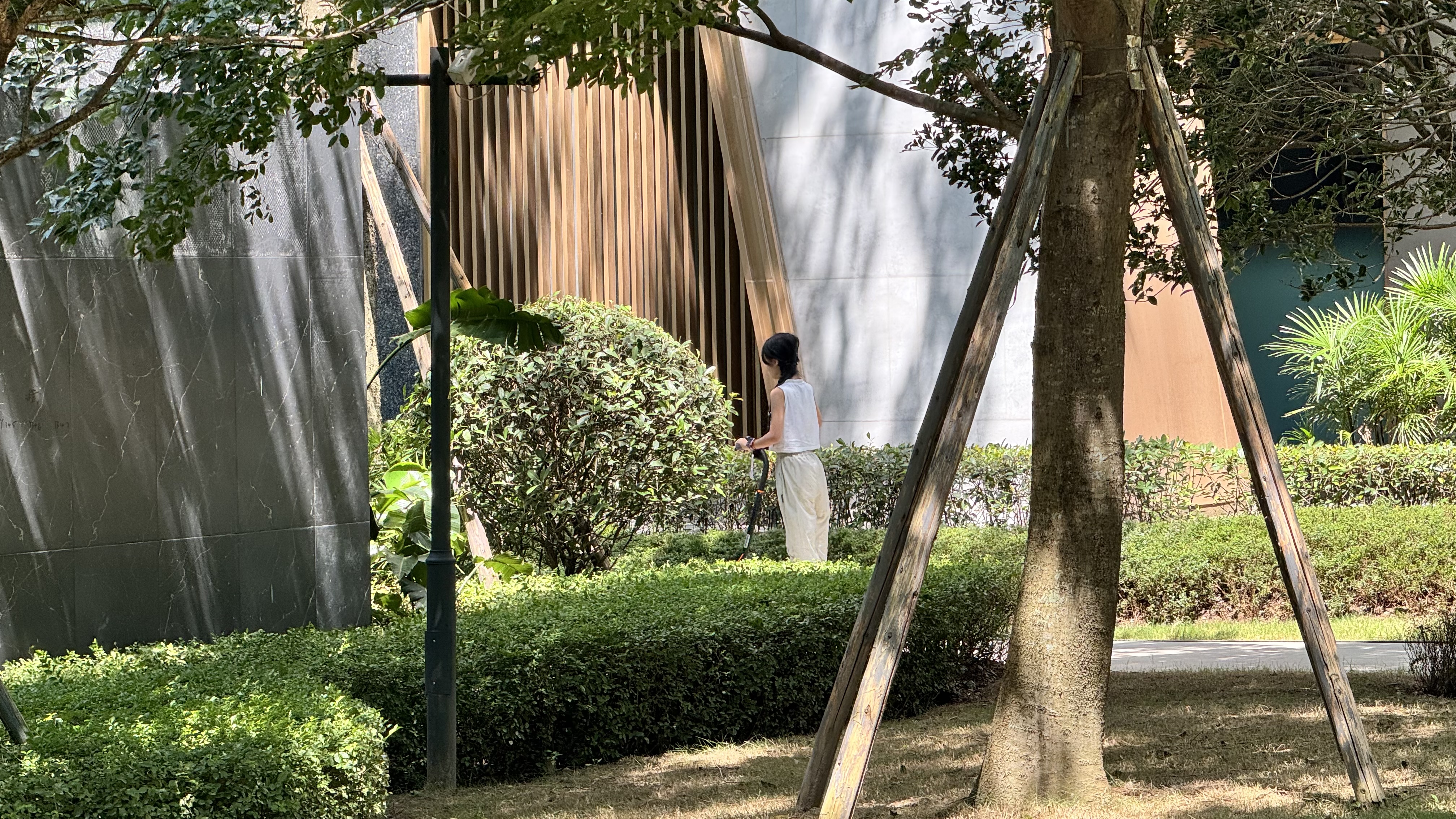 九号（Ninebot）电动滑板车E2Plus升级款 成年人折叠便携式电动车两轮代步缓震智能学生炫彩氛围灯大屏仪表 实拍图