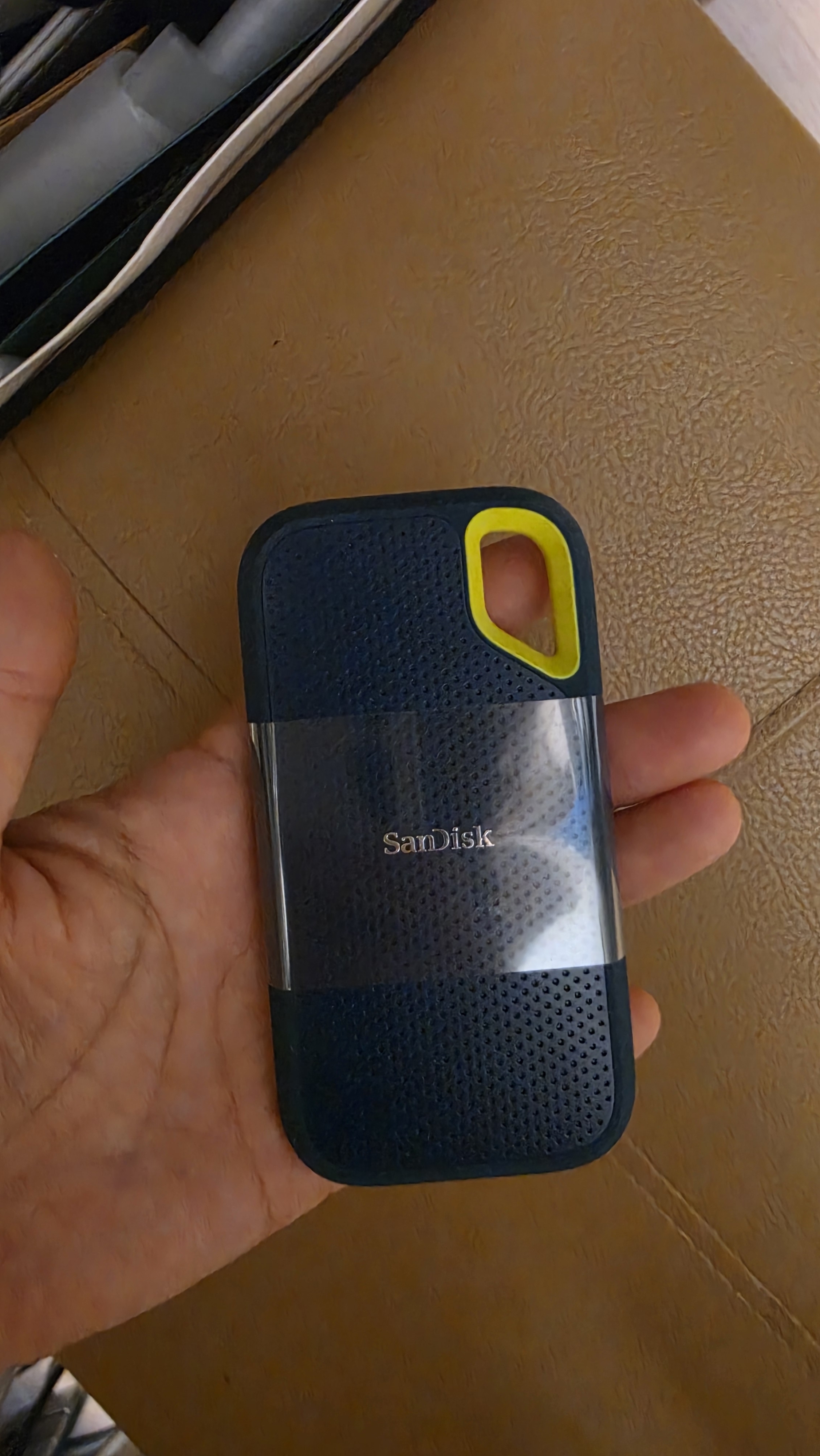 闪迪（SanDisk）1TB Nvme移动固态硬盘（PSSD）E61至尊极速卓越版松柏青SSD 读速1050MB/s 手机直连笔记本外接硬盘 实拍图