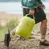 Naturehike挪客卷口防水收纳袋 轻量便携超轻户外露营徒步登山骑行旅行出差 纳米黄/8L 实拍图