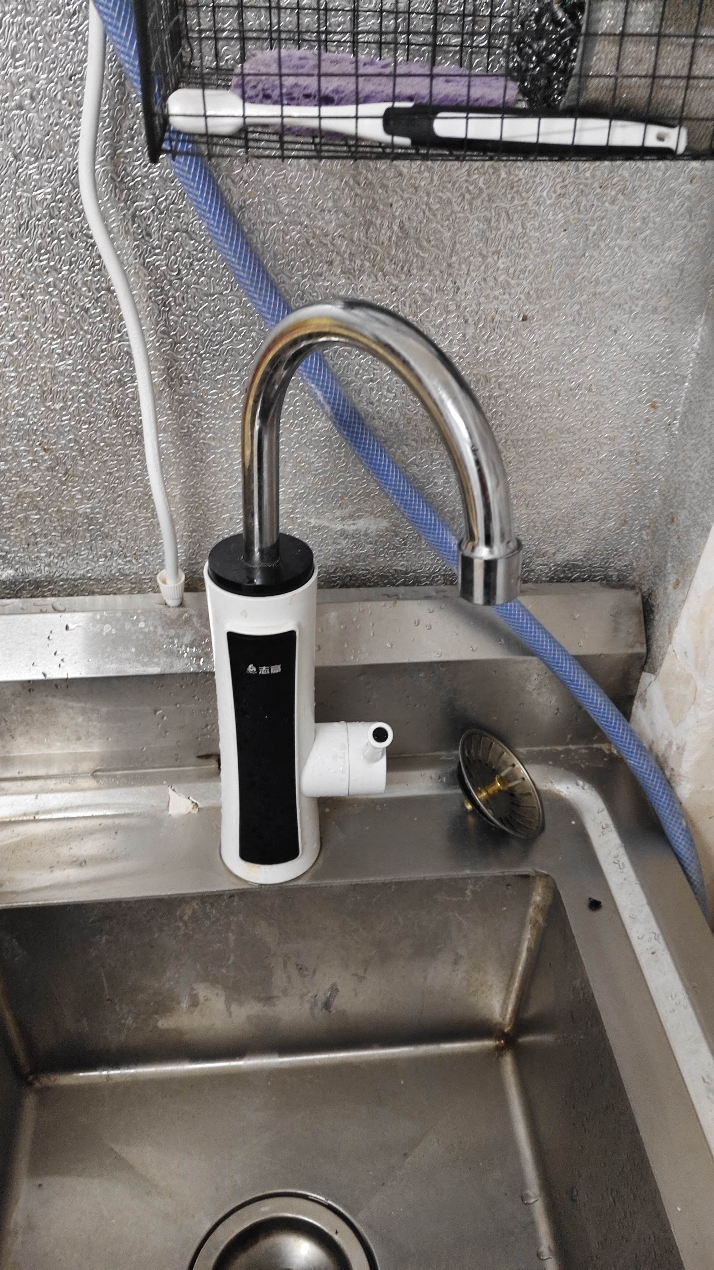 志高（CHIGO）电热水龙头快热小厨宝加热器即热式电热水器速热水龙头厨卫两用下进水ZG-ZS824-2赠延长线漏保 实拍图