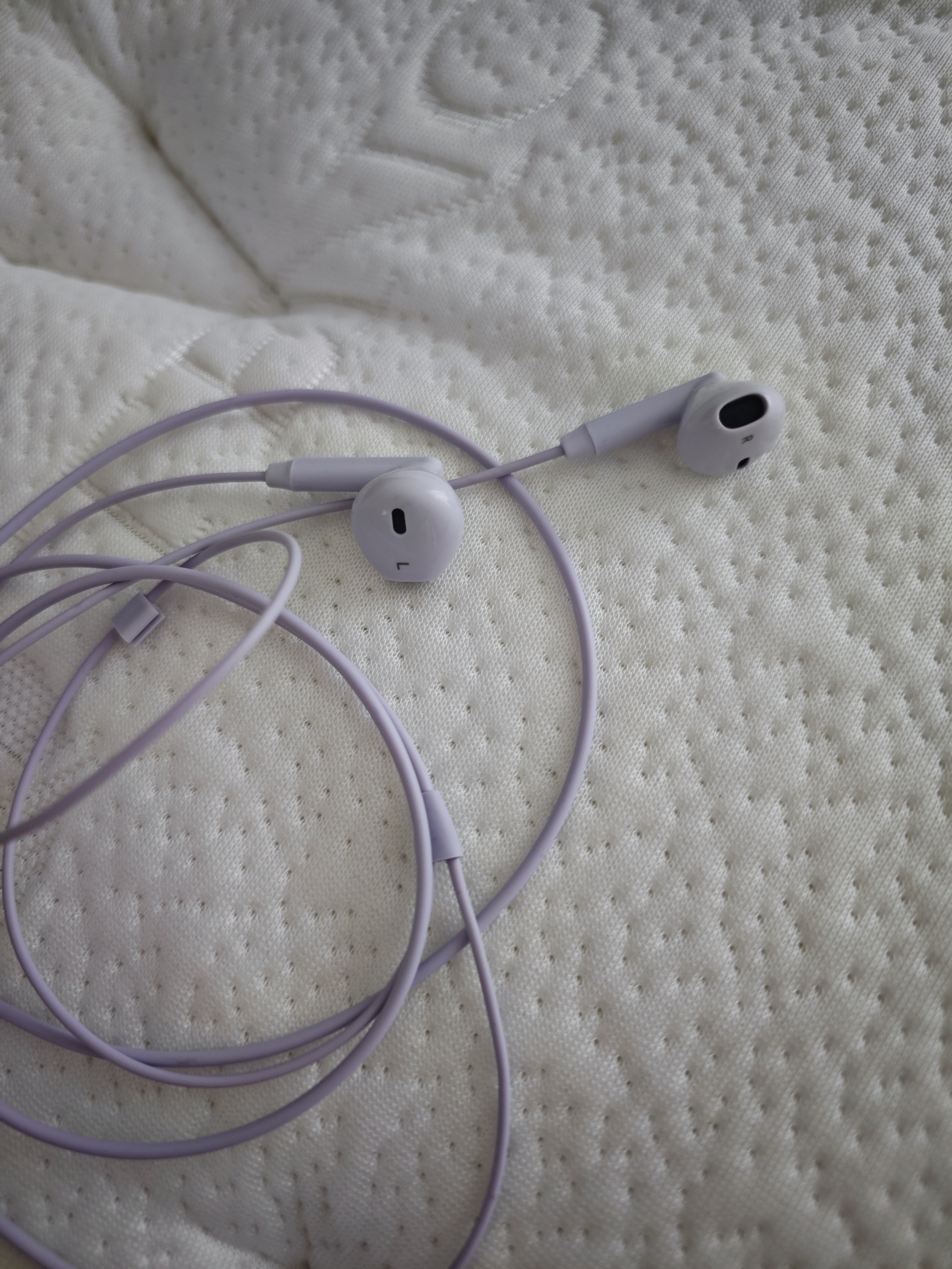 联想（Lenovo）有线耳机 HIFI音质高解析音频带麦降噪直播k歌唱歌音乐运动半入耳式游戏耳机3.5mm礼物 YF01紫色 实拍图
