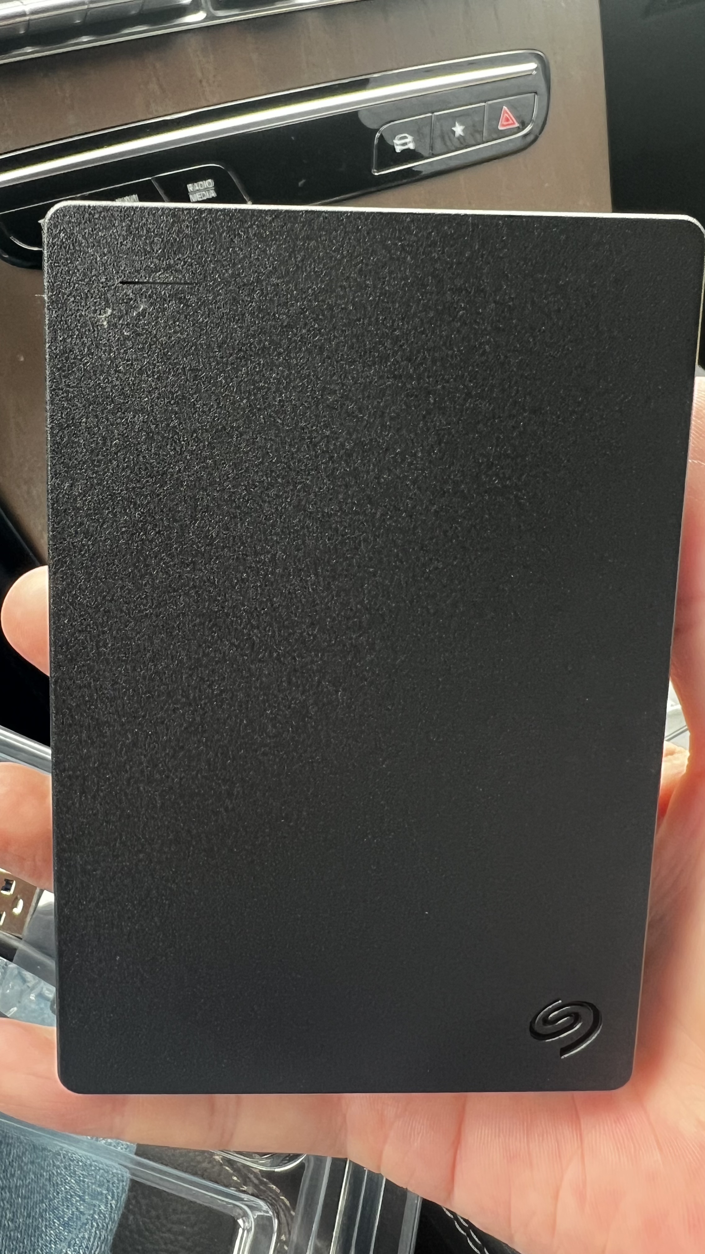 希捷（SEAGATE） 移动硬盘 简系列套装版 USB3.0 2.5英寸 高速便携机械硬盘 兼容WIN MAC PS4 【简】暗夜黑色 硬盘包套装版 5TB 实拍图