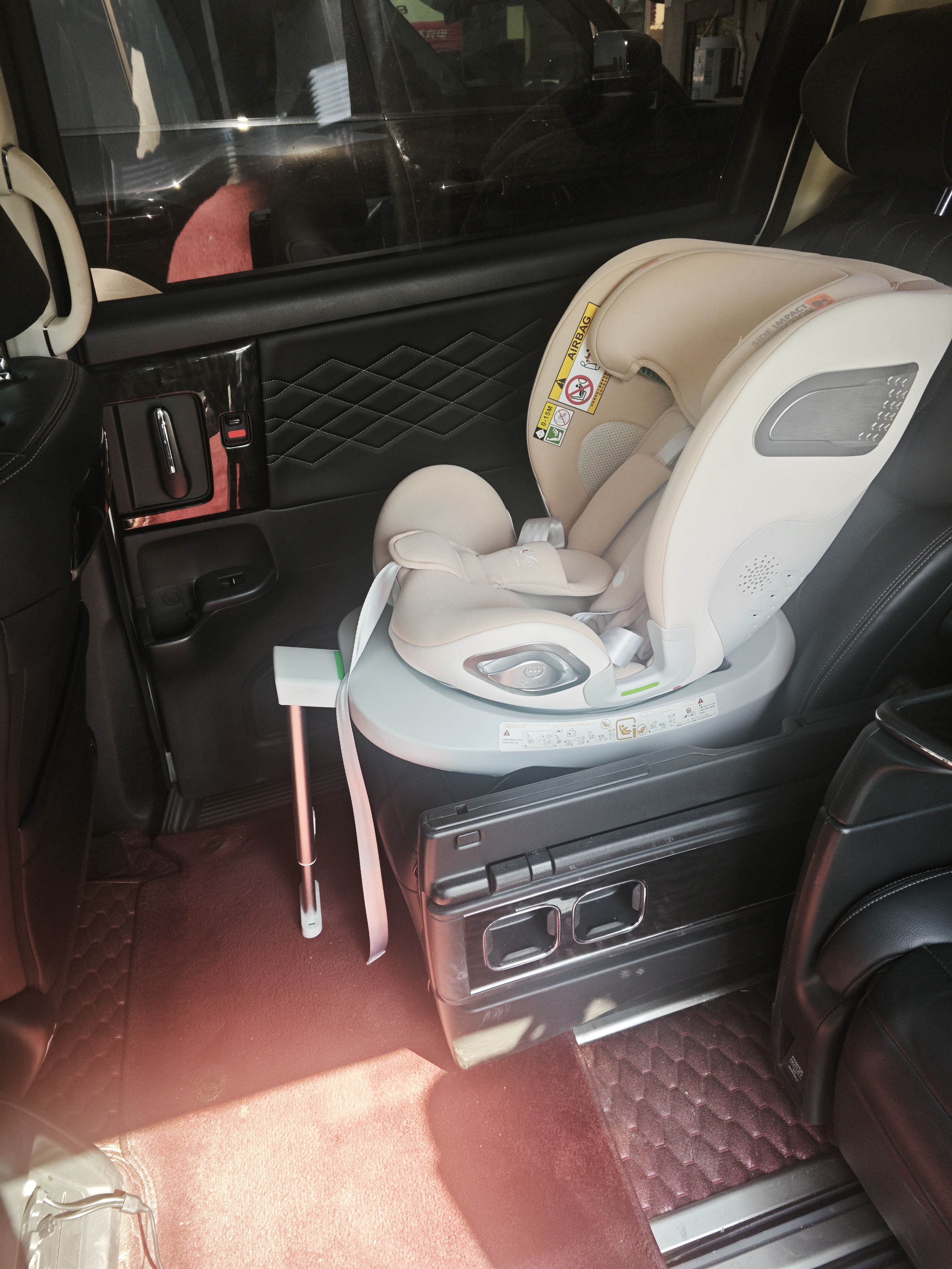 Heekin引领者儿童安全座椅汽车车载用0-12岁新生婴儿宝宝175°可坐可躺 香槟金-智能(语音通风加热+单手旋转+不窝脖+175°躺) 实拍图