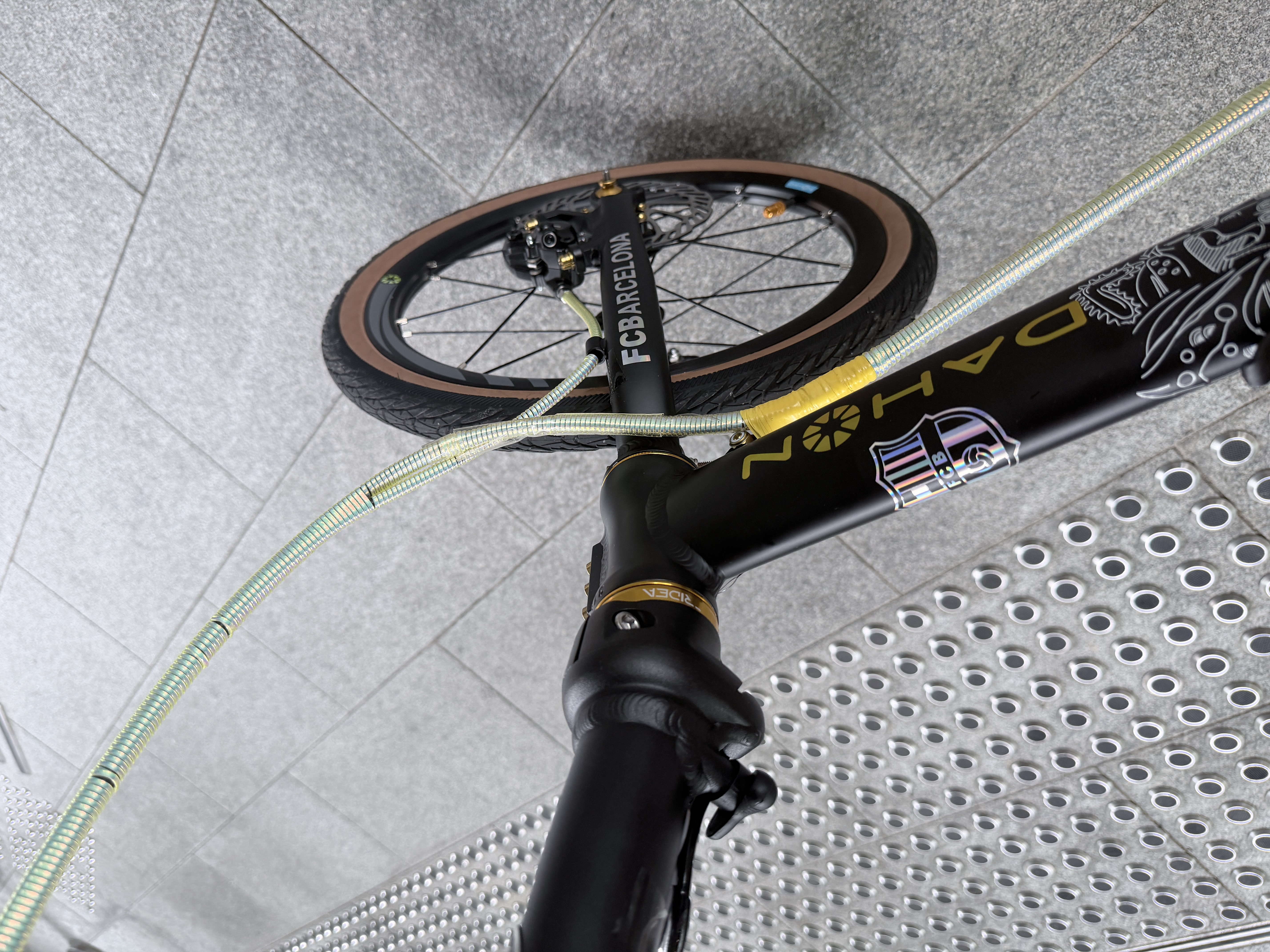 大行（DAHON）K3plus折叠自行车超轻铝合金16英寸9速城市碟刹通勤车KAA693 消光黑【349轮组】 实拍图
