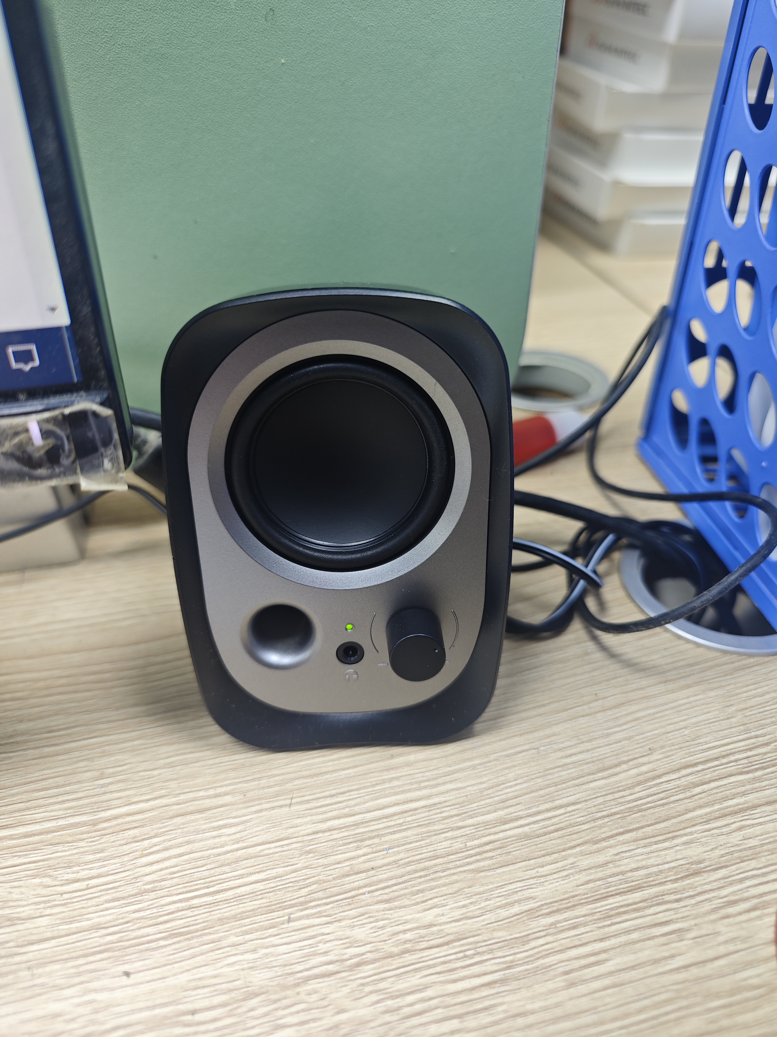 漫步者（EDIFIER）R12U 外观时尚 音质纯正 入门级微型2.0桌面音响 笔记本音箱 电脑音箱 黑色 实拍图