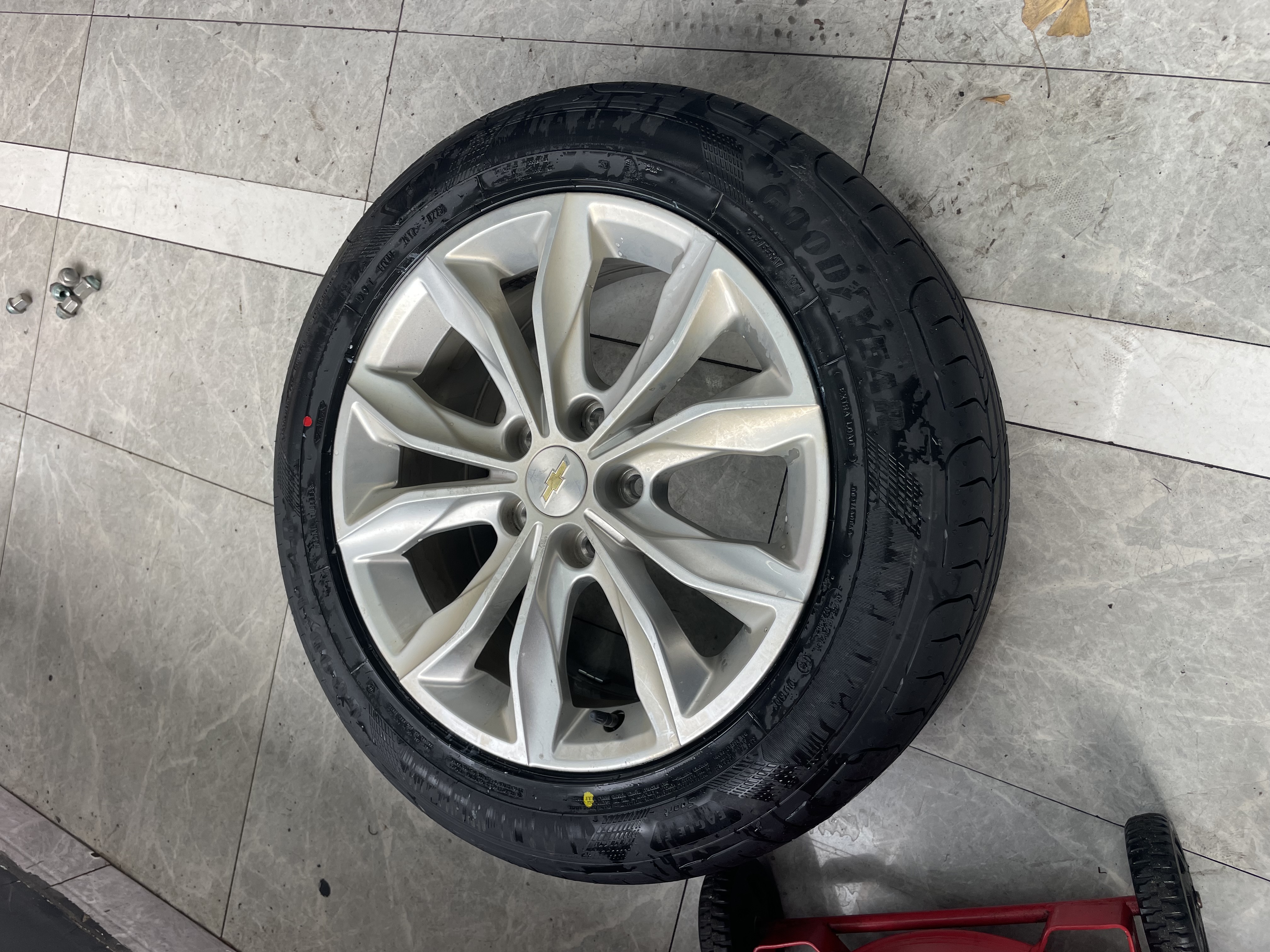 固特异（Goodyear）汽车轮胎 225/55R17 101W 鹰驰F1酷跑 适配奥迪A6L/途岳 御乘升级 实拍图