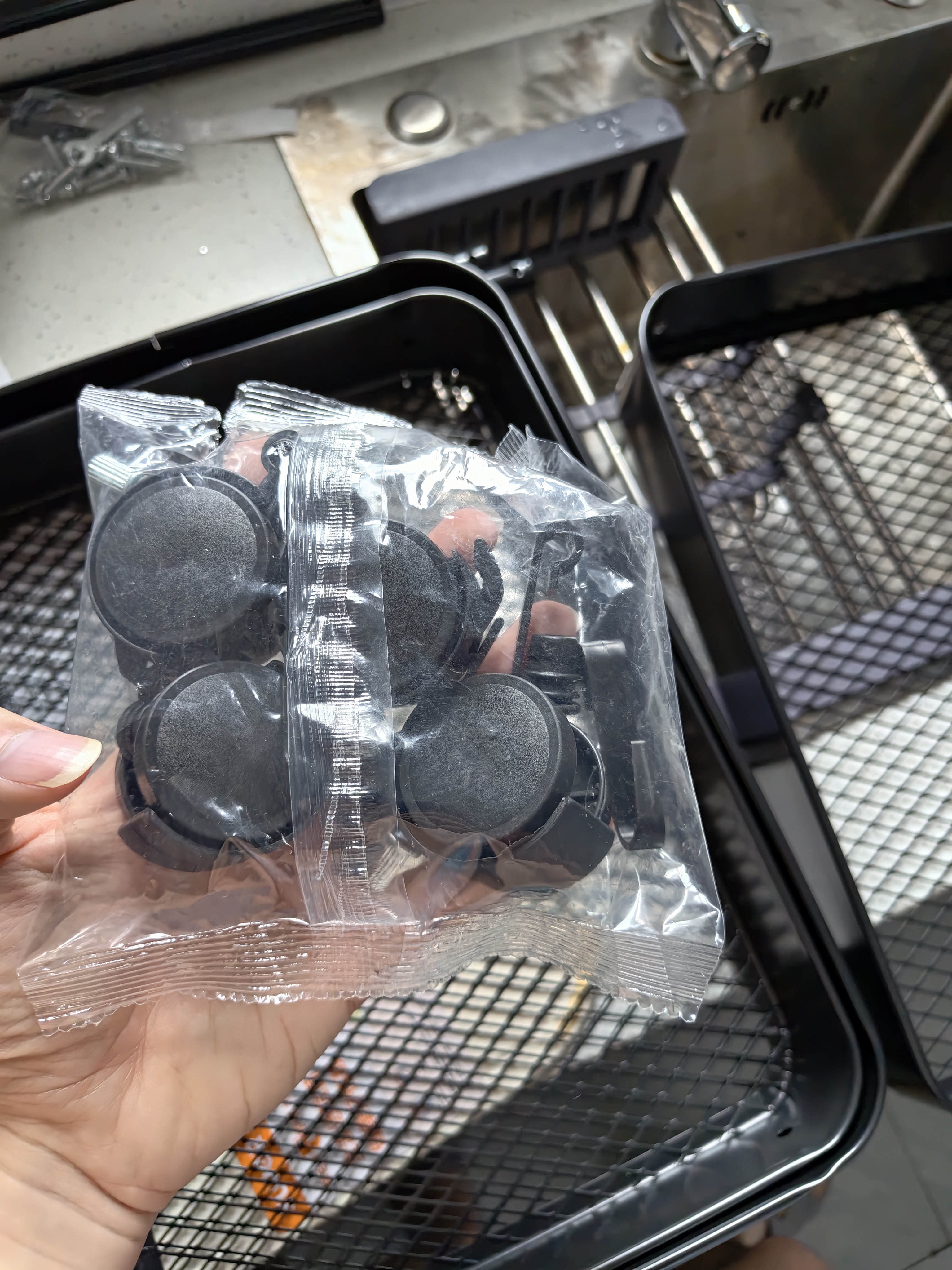 甄严选推车置物架落地多层收纳架宿舍移动零食架厨房架子家用带轮储物架 【加厚碳钢】三层黑色送滑轮 实拍图