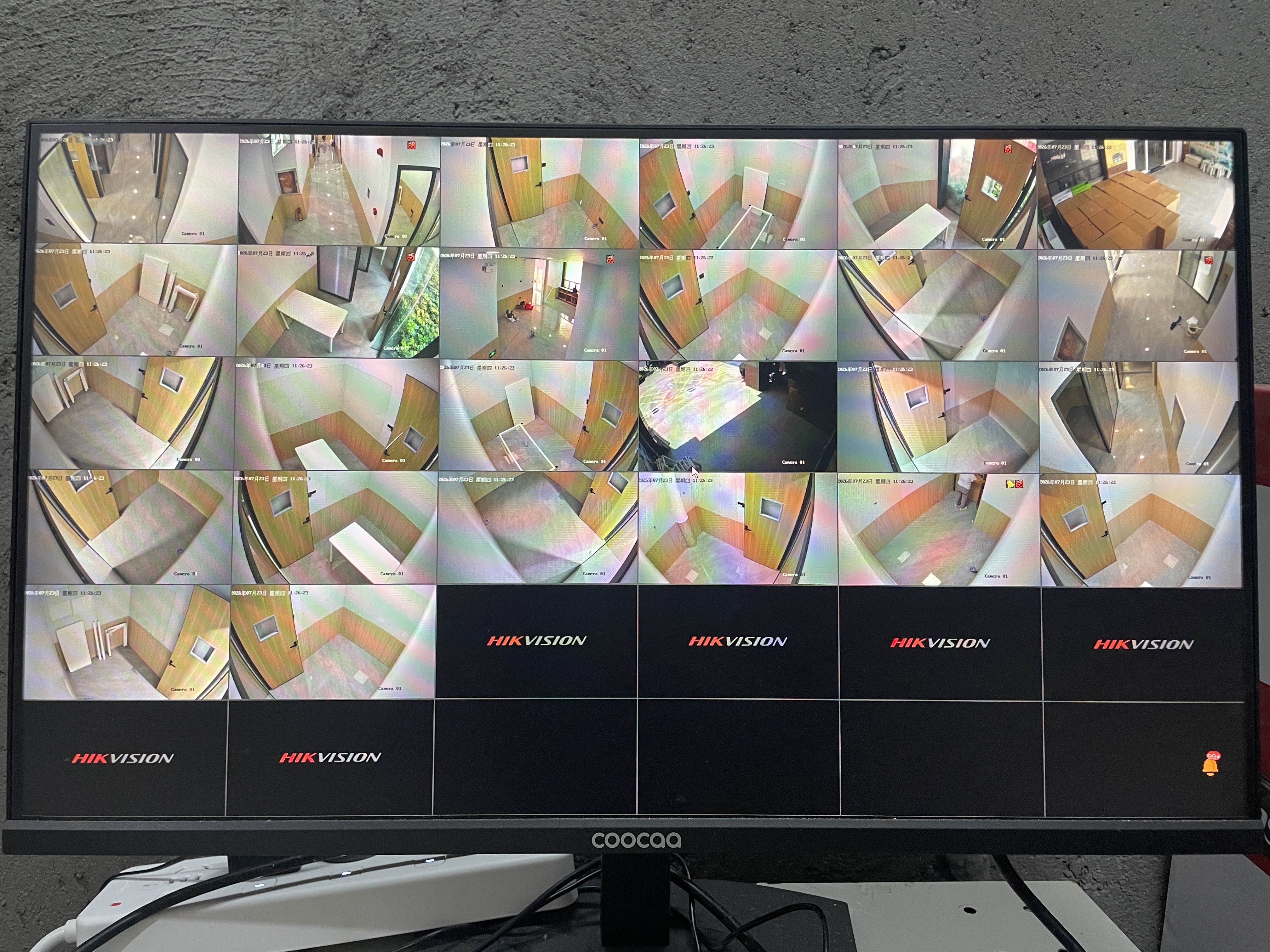 海康威视（HIKVISION）26口千兆云管交换机 24口POE交换机非网管延长网线传输家用网络集线安防监控网络分线分流器 实拍图