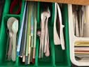 宜家（IKEA）SMACKER斯马克餐具盘现代北欧分隔餐具收纳小盒子灰色 亮绿色餐具盘31x26cm 实拍图