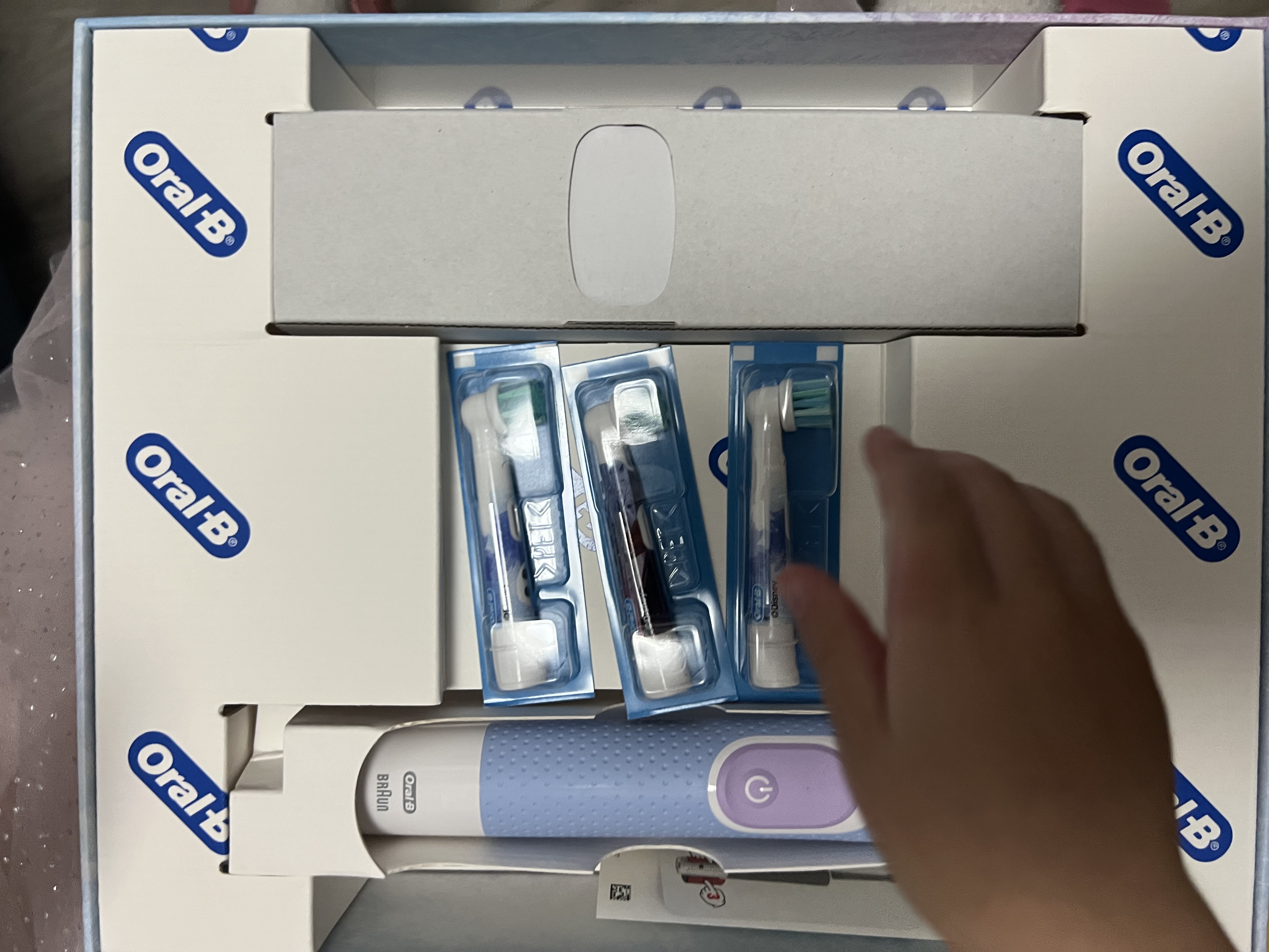 欧乐B电动牙刷 D103K 儿童乳牙刷冰雪奇缘刷头*3 日常清洁护齿 （刷头图案随机）送孩子 实拍图