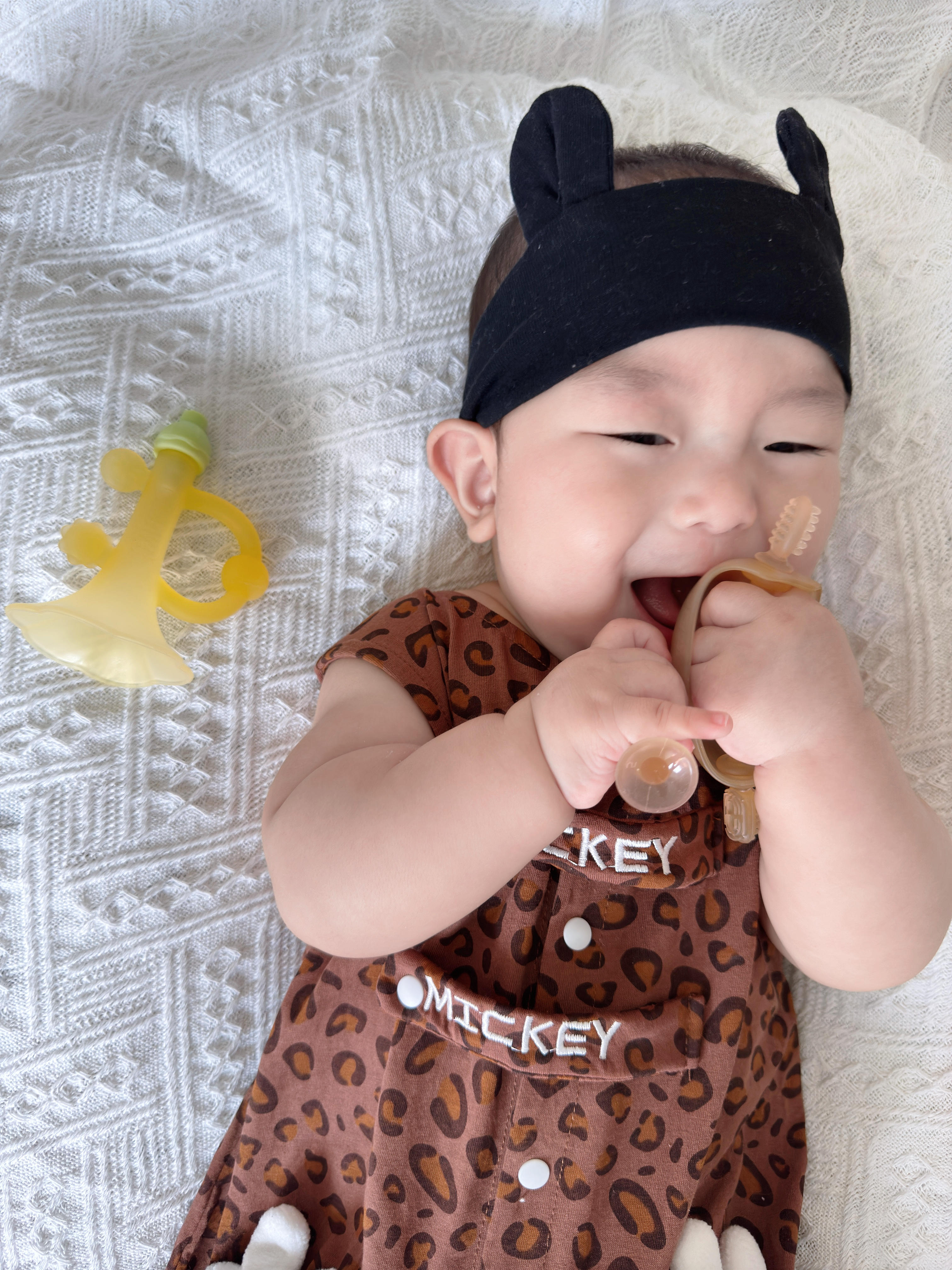 马博士婴儿牙胶小喇叭防吃手小月龄硅胶咬磨牙棒宝宝玩具蘑菇牙胶3件套 实拍图