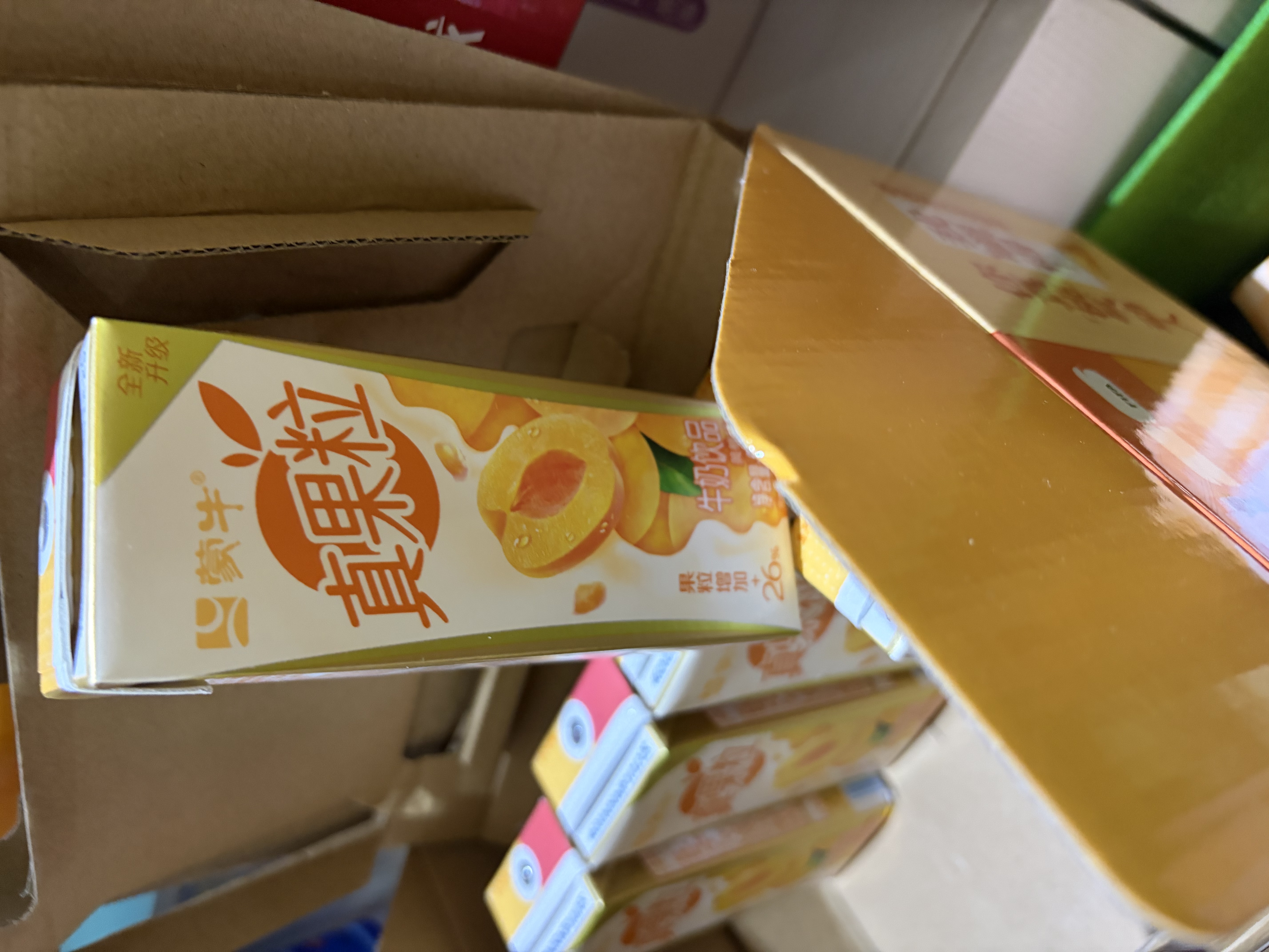 蒙牛真果粒黄桃味牛奶饮品250g*12盒 礼盒新老包装 含乳饮料送礼礼盒 实拍图