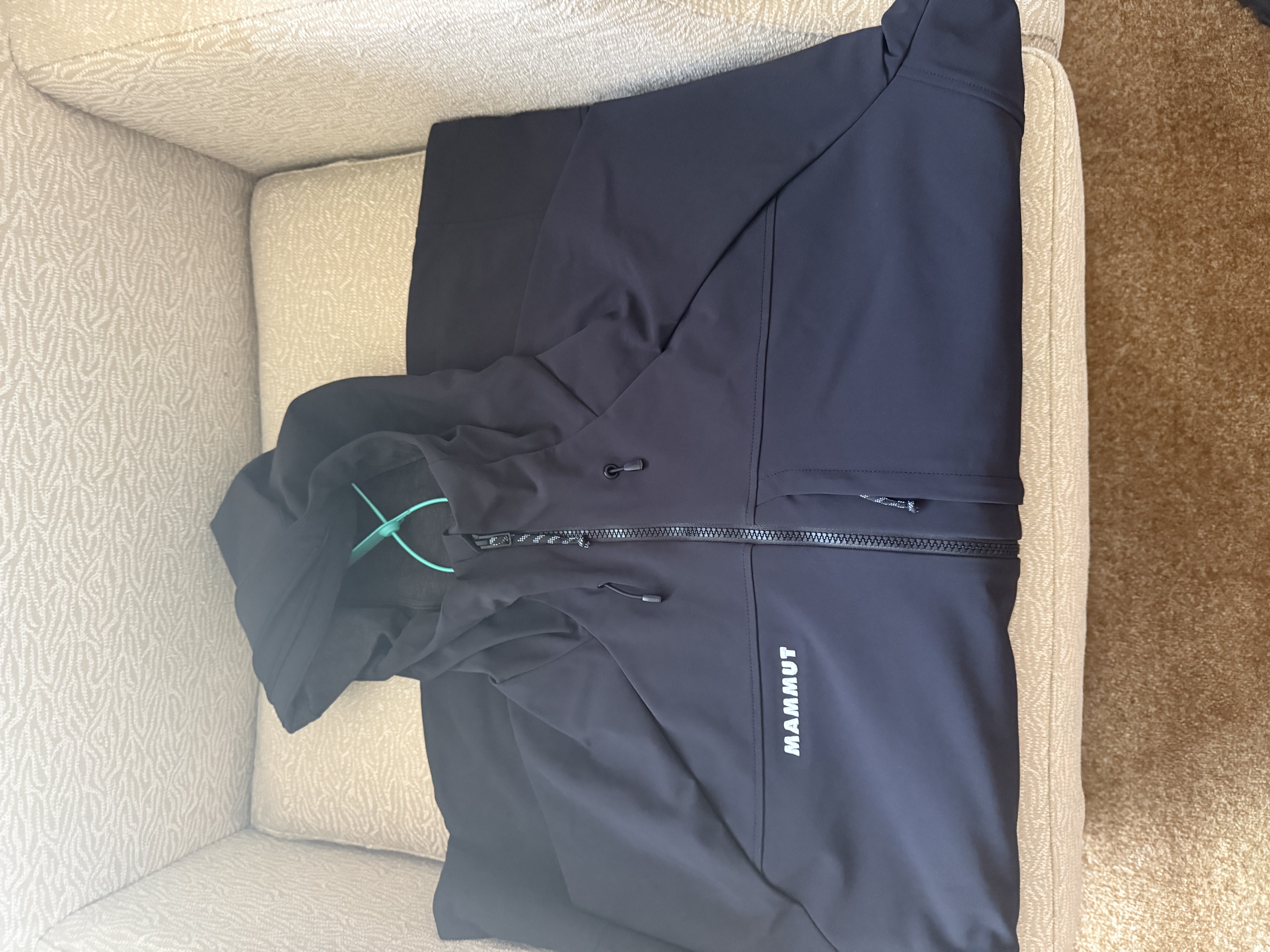 猛犸象（MAMMUT）Ultimate Comfort 徒步旅行连帽拉链防风透气长袖软壳衣 黑色 XL 晒单实拍图