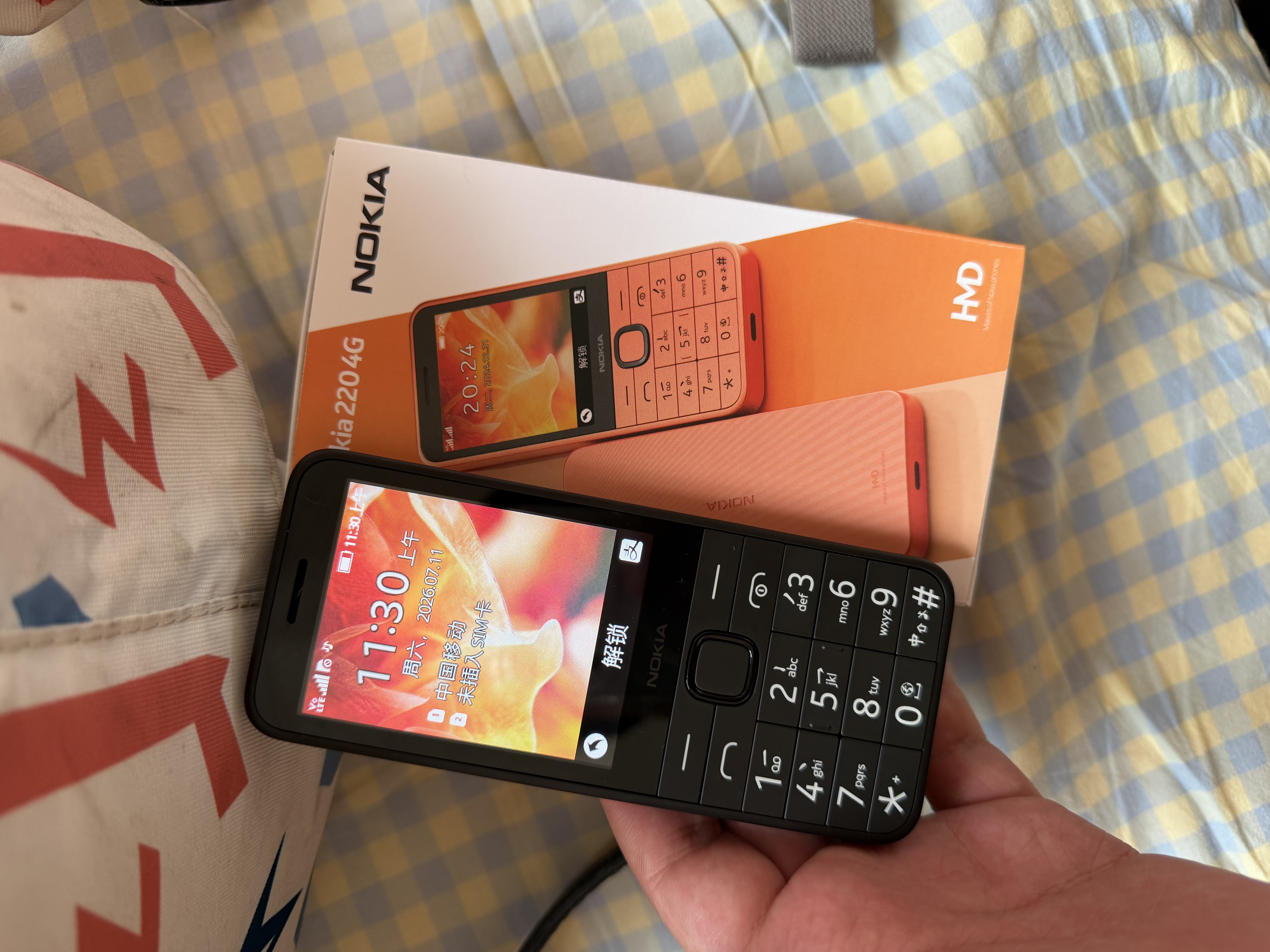 诺基亚（NOKIA）220 4G 移动联通电信全网通 2.8英寸双卡双待 直板按键手机 老人老年手机 学生手机 黑色 实拍图