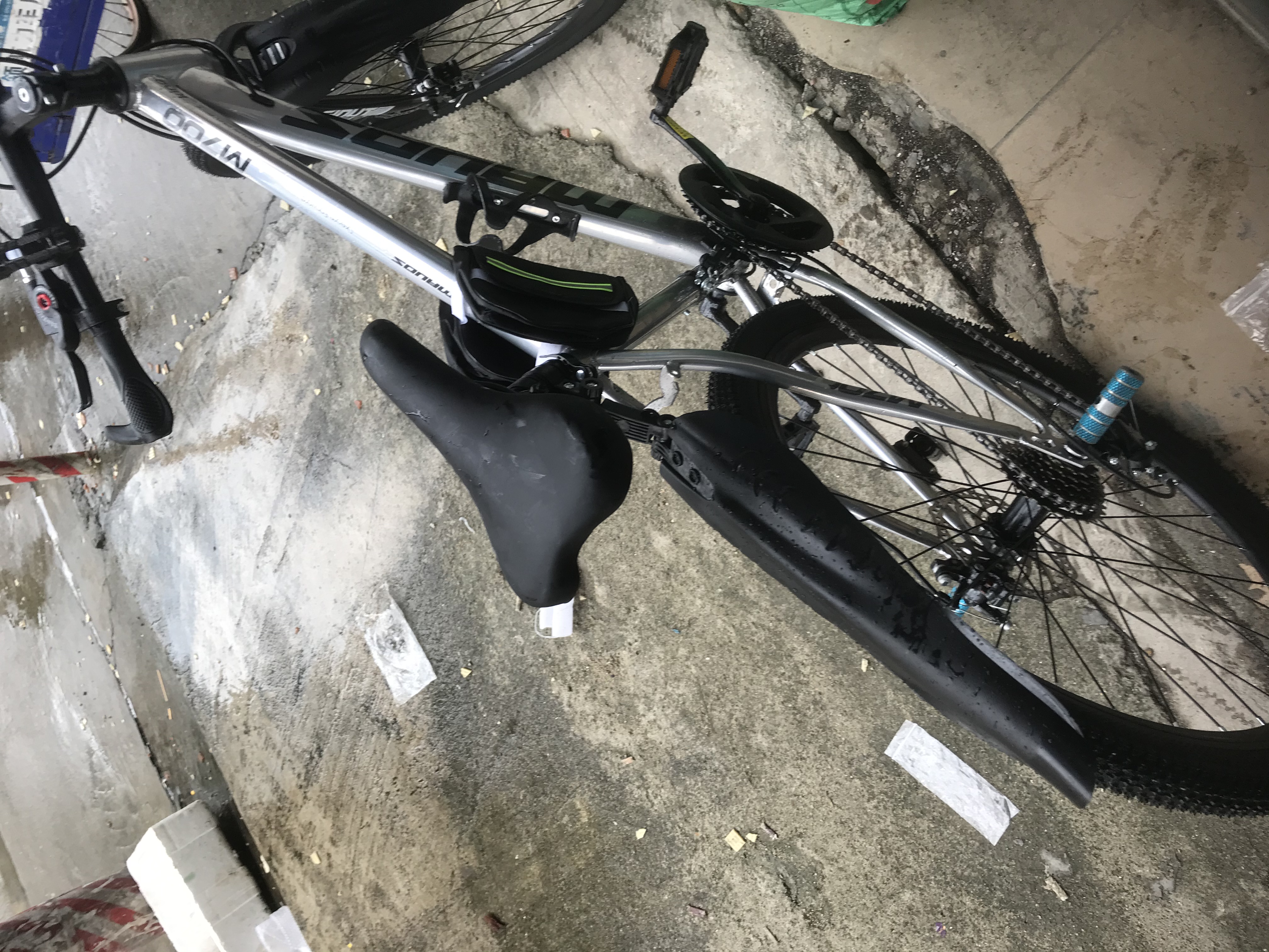 自行车成年人变速公路车山地越野男女单车初高中生超轻内走线赛车 辐条-雾银【整车发货 免调试】 26寸21速【适合：160-180CM】 实拍图