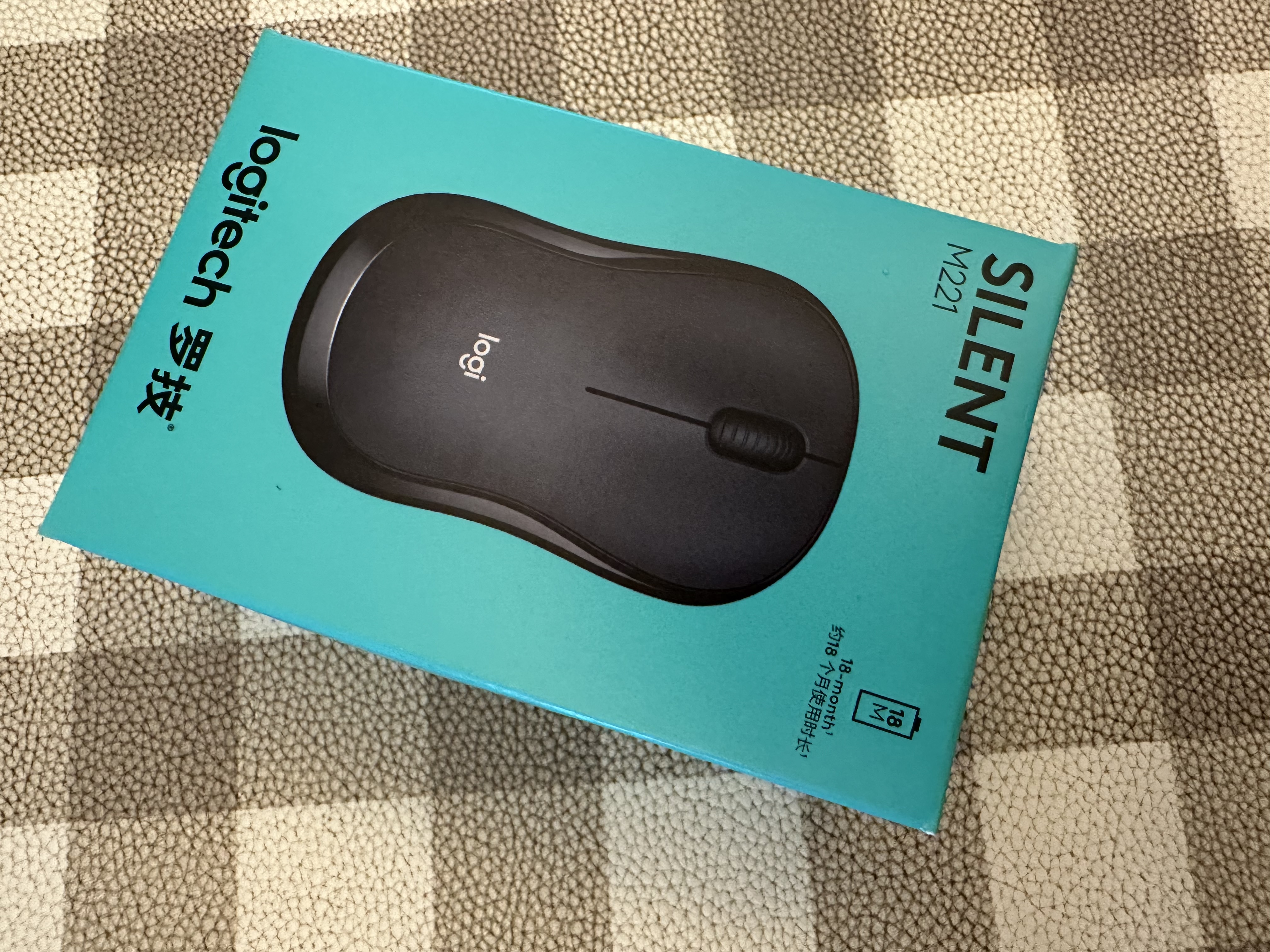 罗技（Logitech）M221 轻音鼠标 无线鼠标 办公鼠标 对称鼠标 带无线微型接收器 米白色 实拍图