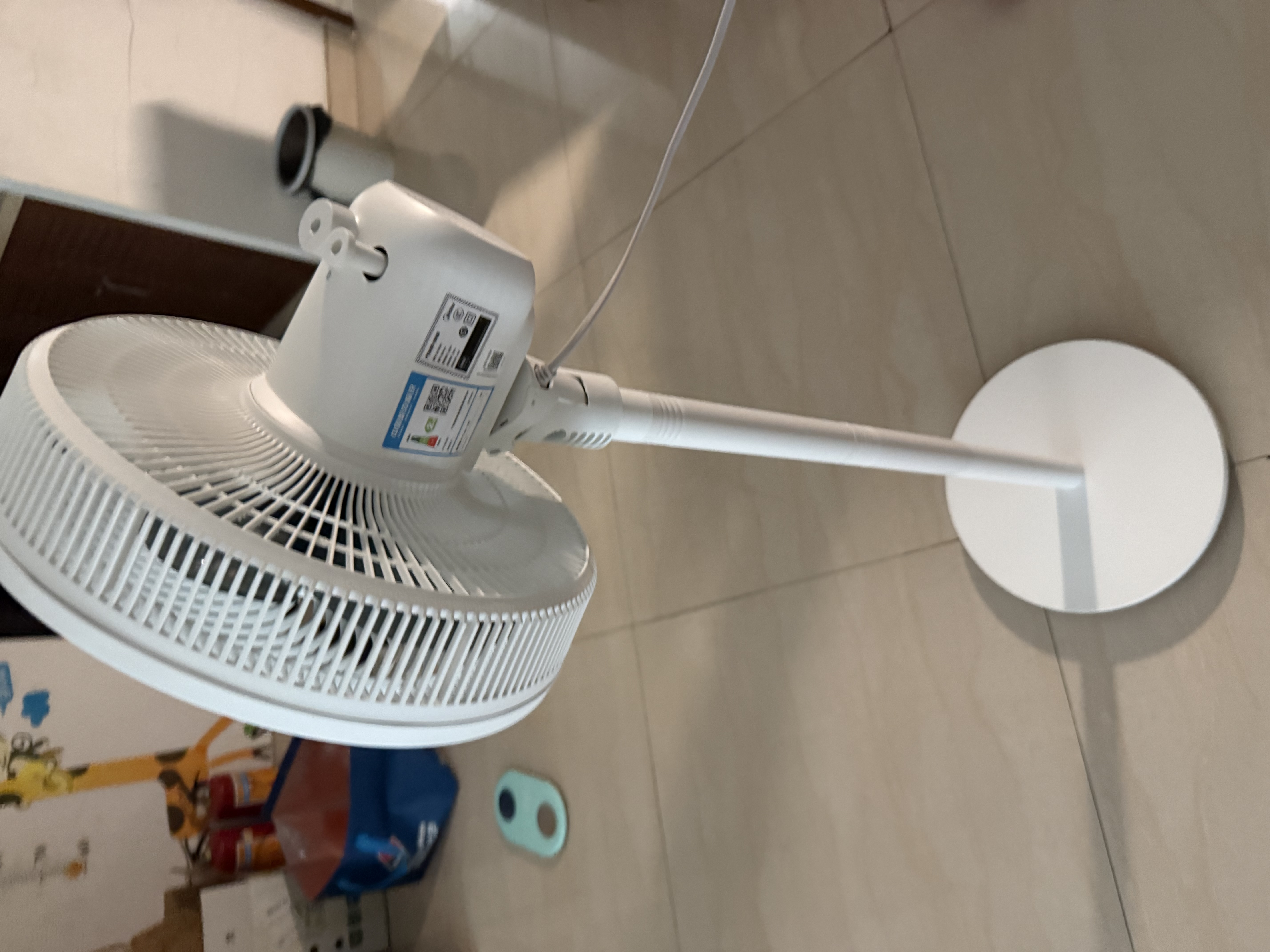 美的（Midea） 电风扇 家用风扇7叶落地扇立式轻音节能大风量电扇台扇迷你扇台立两用转页扇空气循环扇安静低音 店长推荐丨7叶劲风 百万单·SAF30AC 家用落地扇 实拍图