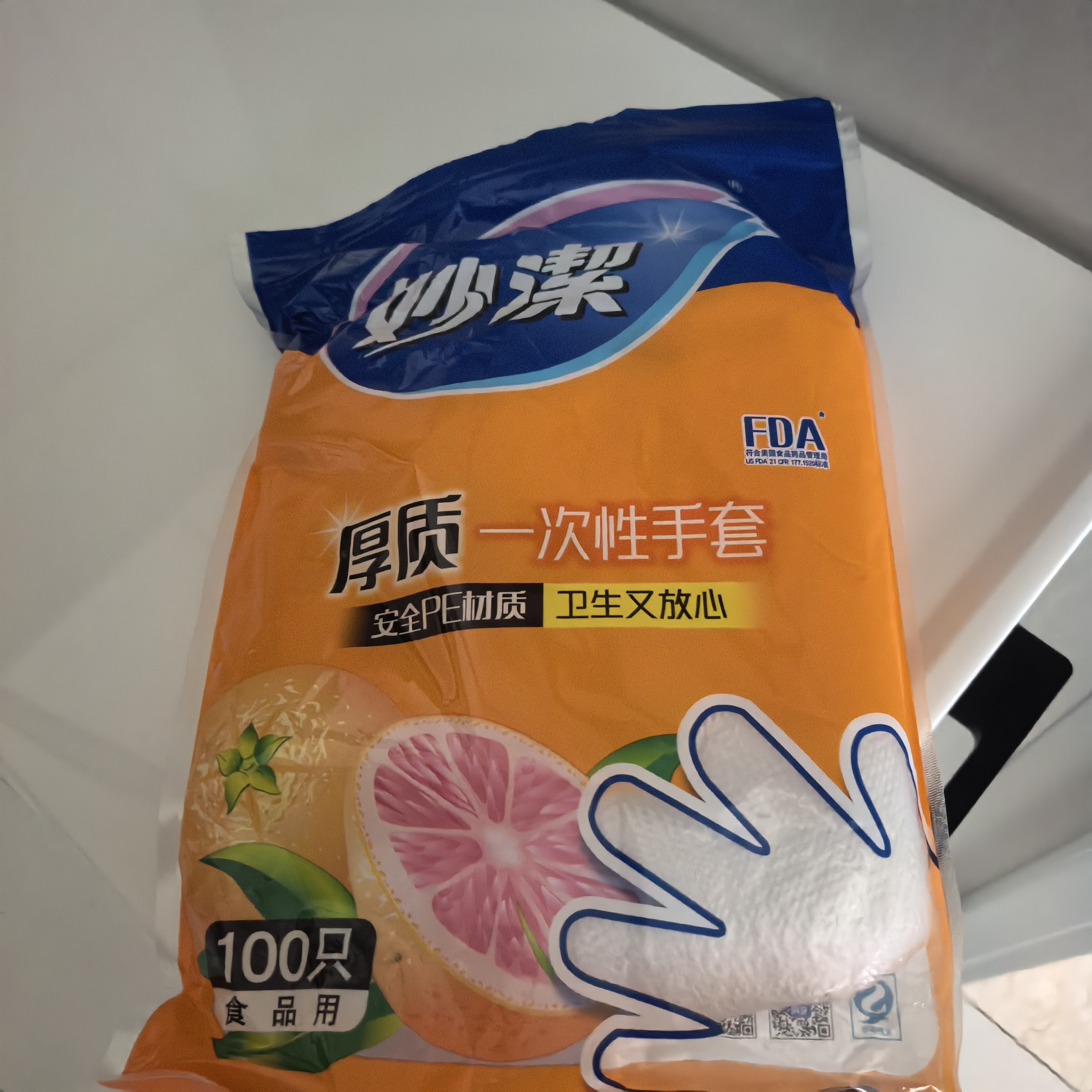 妙洁 一次性手套食品级PE加厚塑料厨房用餐桌野炊100只装 实拍图