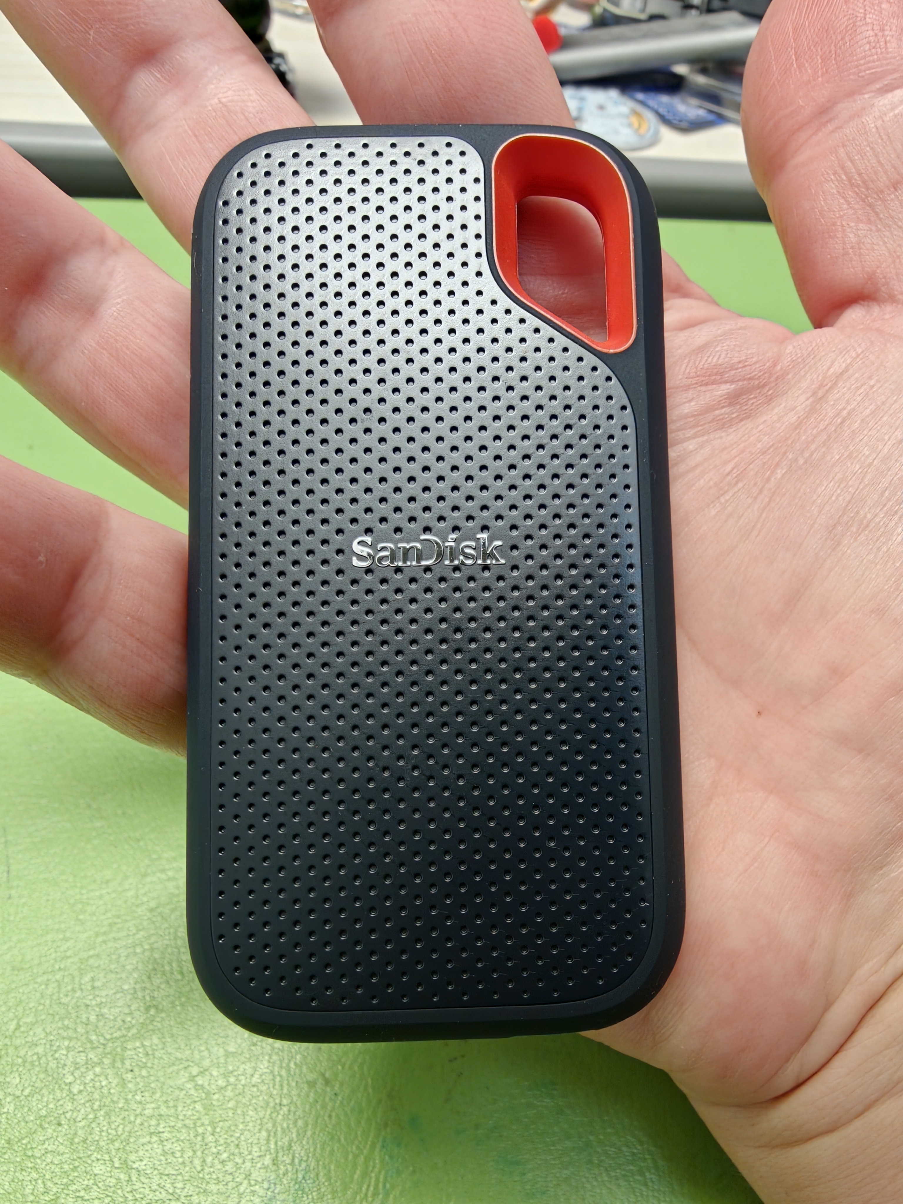 闪迪（SanDisk）1TB Type-c USB3.2 NVMe移动固态硬盘（PSSD）E61卓越版 1050MB/s三防保护 手机笔记本电脑外接SSD 实拍图