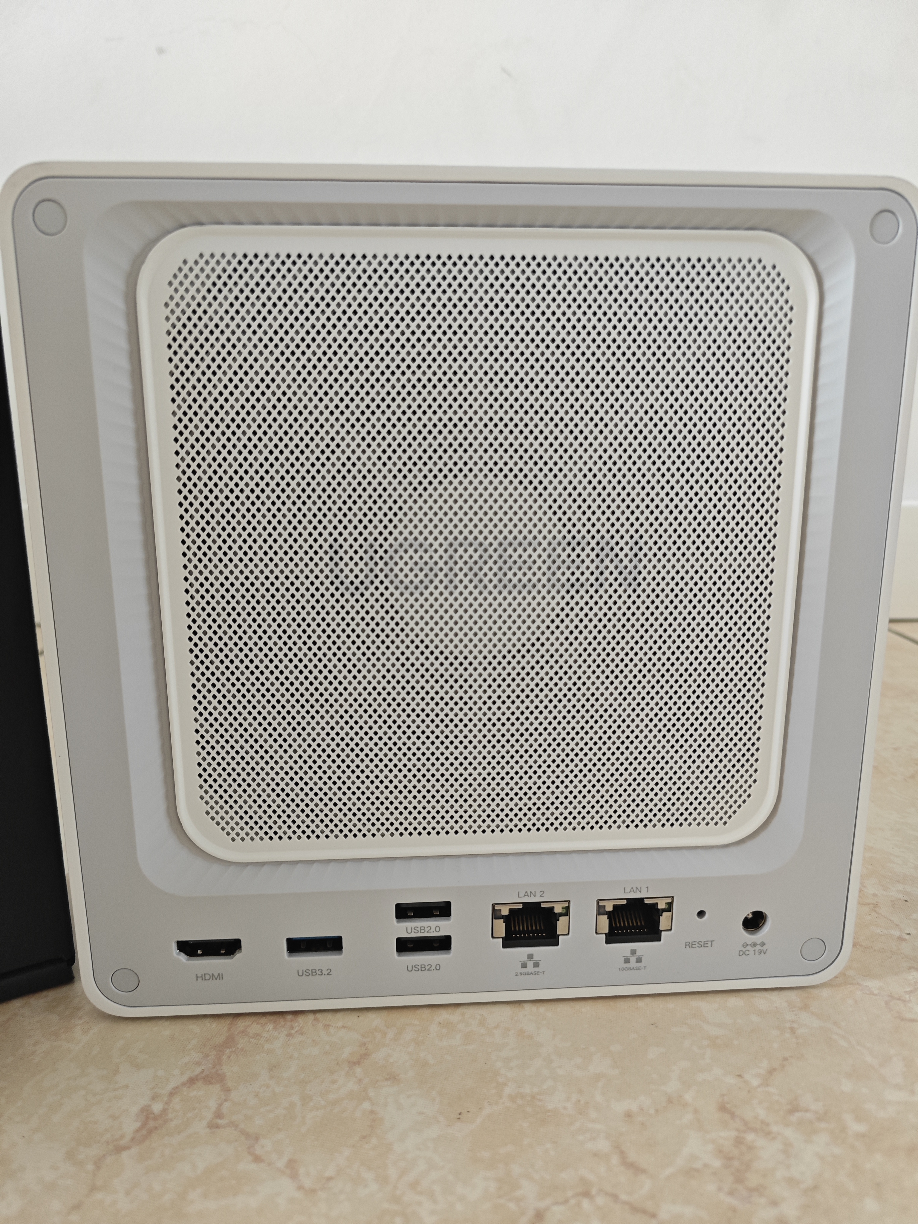 绿联私有云DXP4800 Plus 8G内存四盘位NAS网络存储 个人云硬盘家庭服务器 万兆网口 适用iPhone17 实拍图